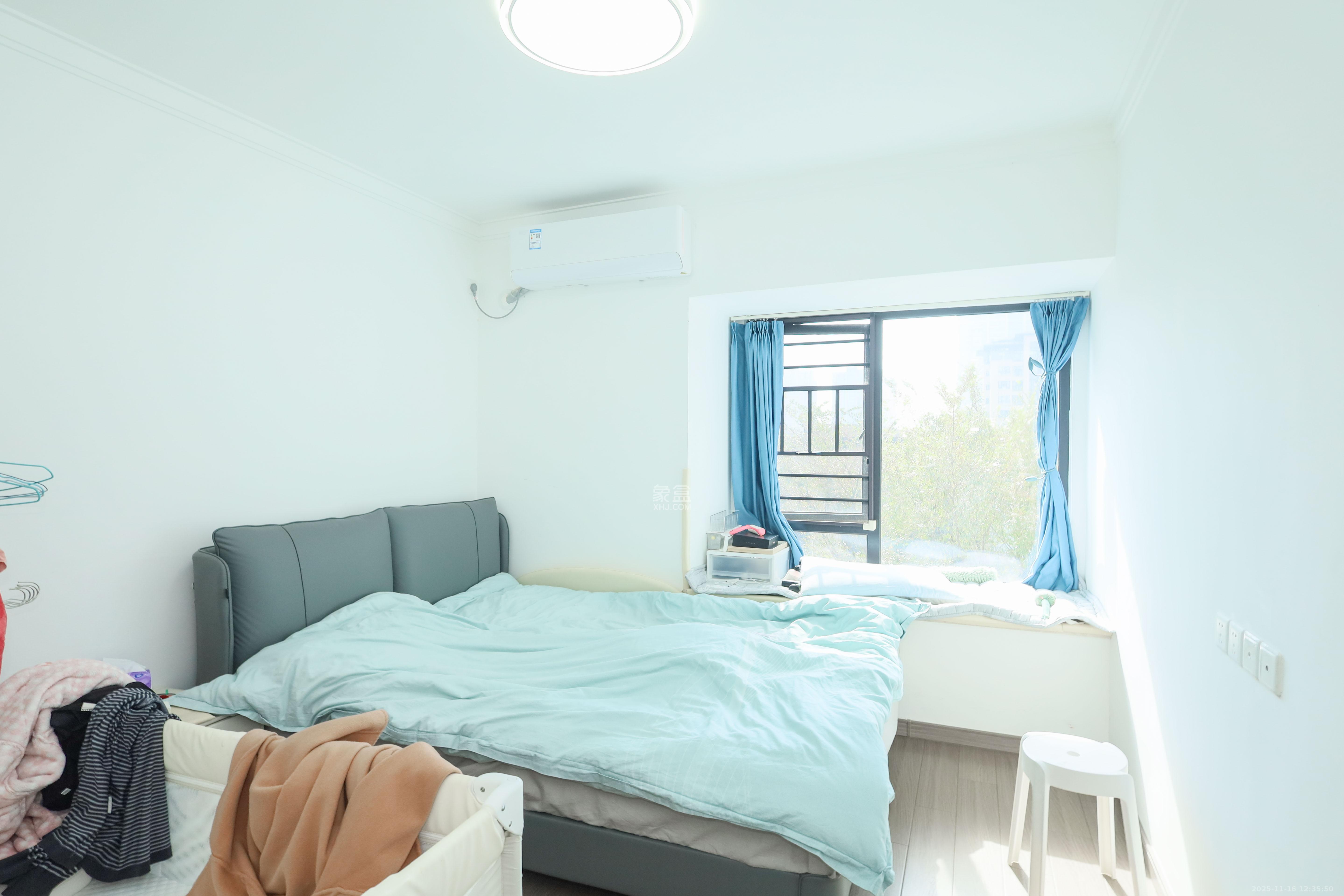 越秀亲爱里  4室2厅2卫    135.0万卧室