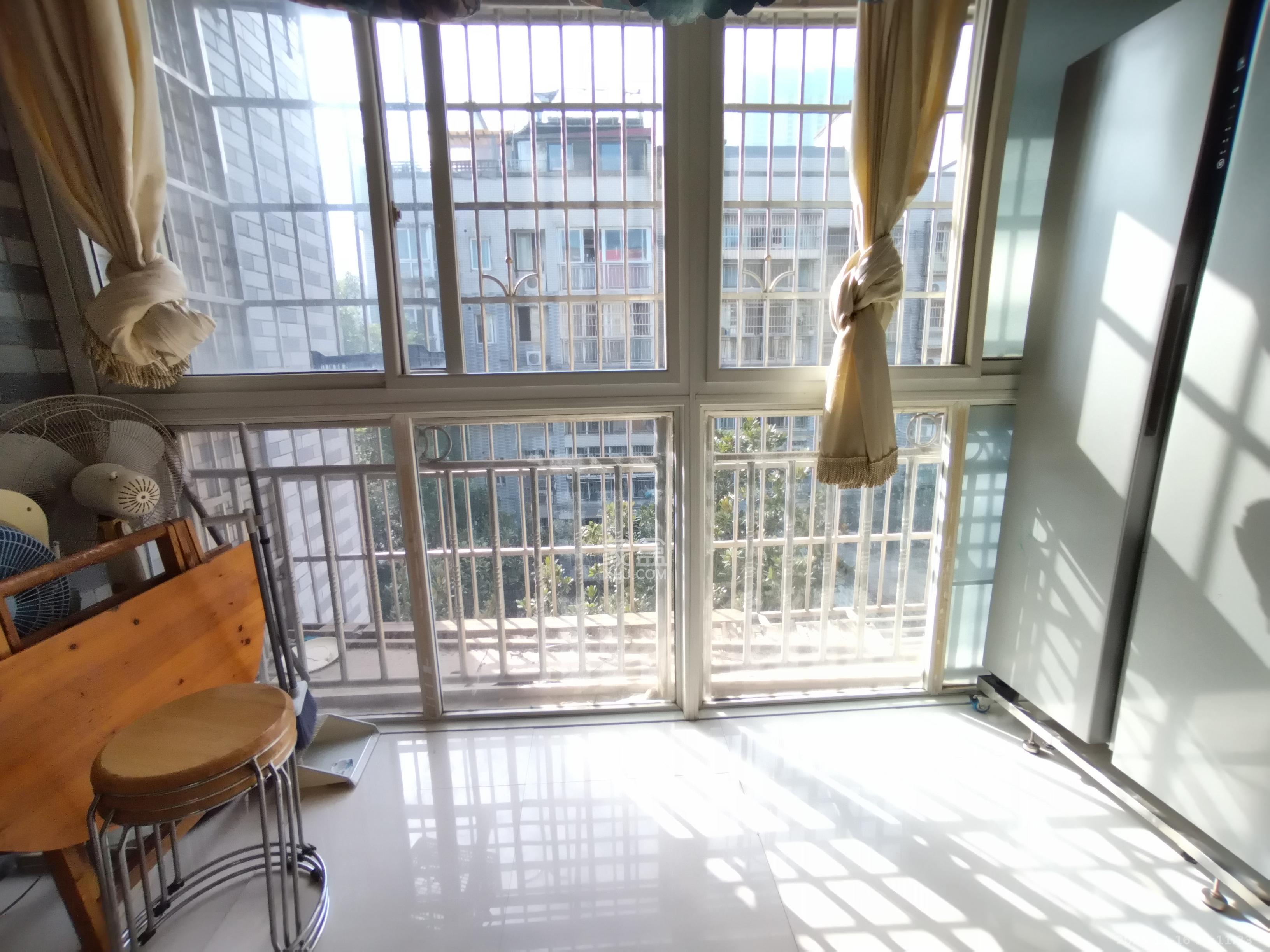 金麓西岸和苑 2室2厅1卫 1700.0元/月 金麓西岸和苑 2室2厅1卫 1700.0元/月室内图