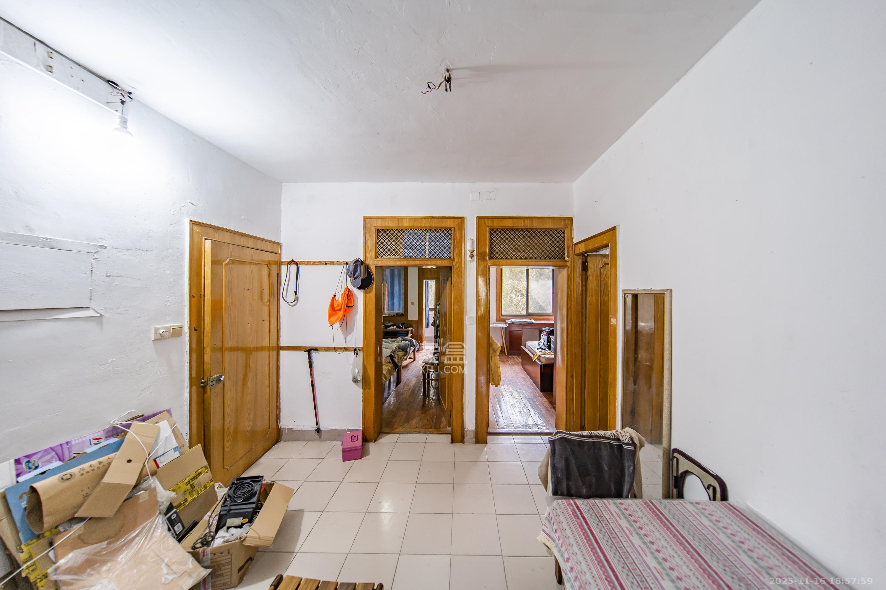 湘雅医学院(湘雅附一北院) 3室2厅1卫 50.0万 湘雅医学院(湘雅附一北院) 3室2厅1卫 50.0万客厅