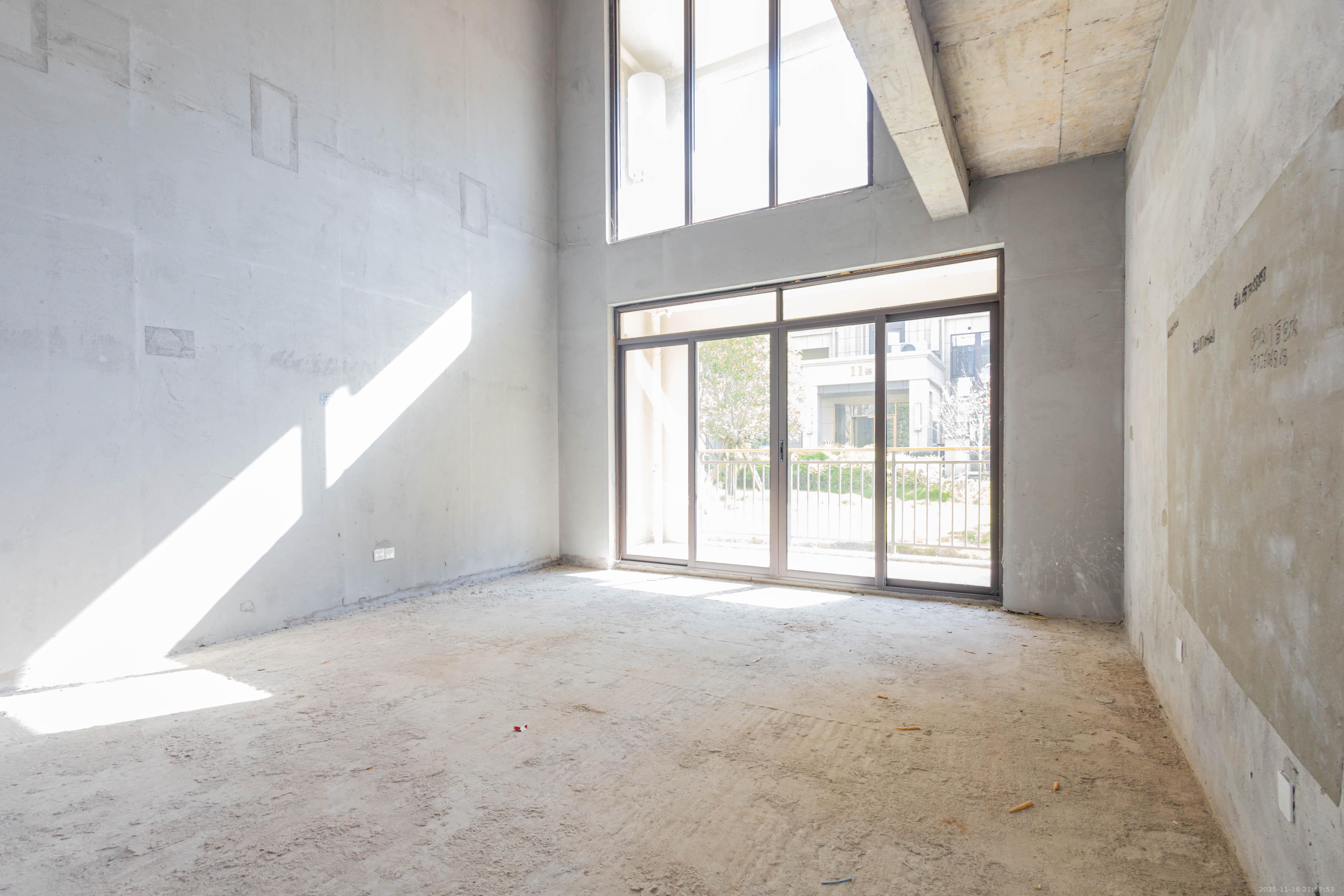 湘域芯城二期  4室2厅3卫    300.0万