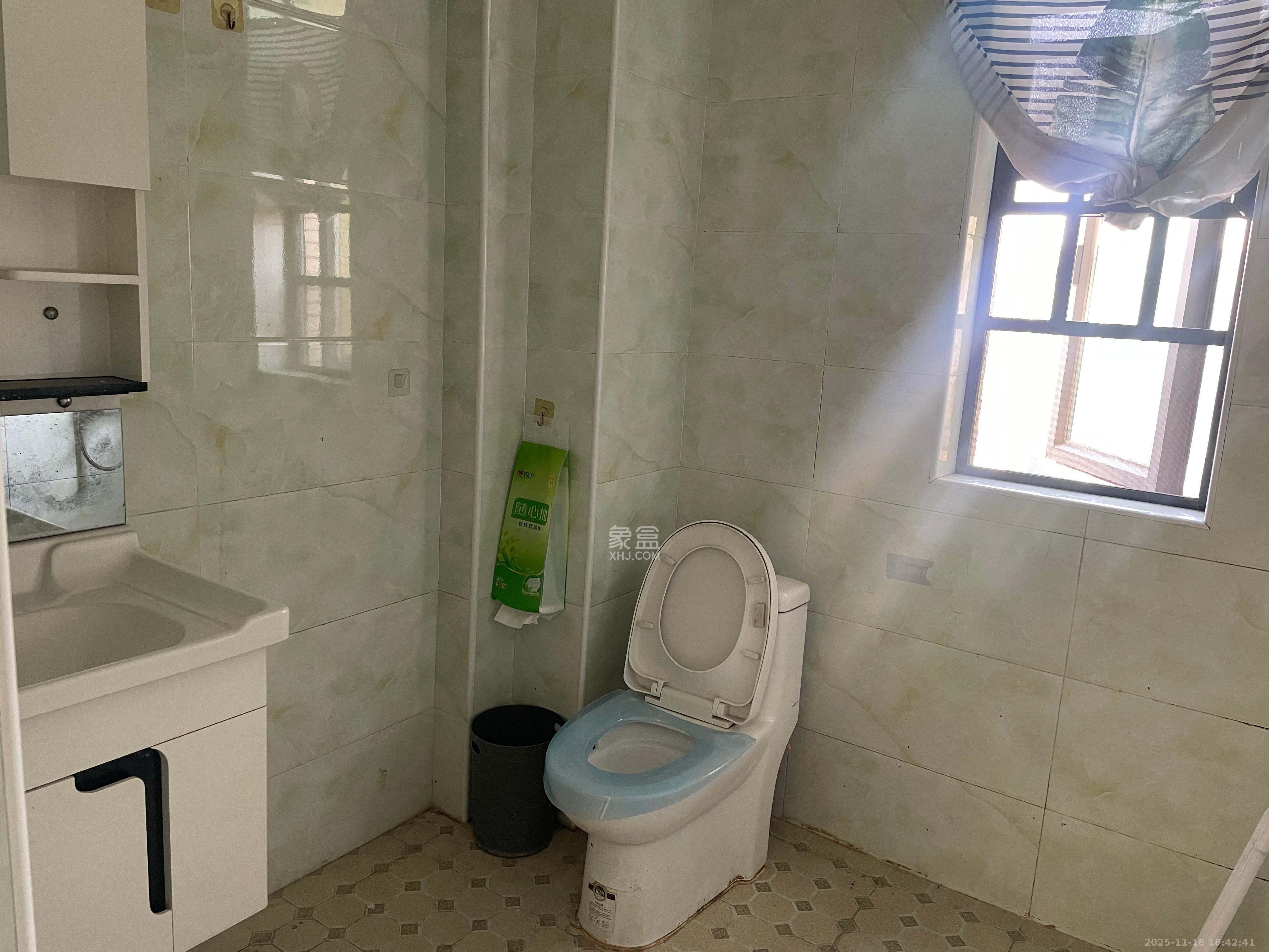 新城新世界一二三期  2室2厅1卫    2350.0元/月室内图