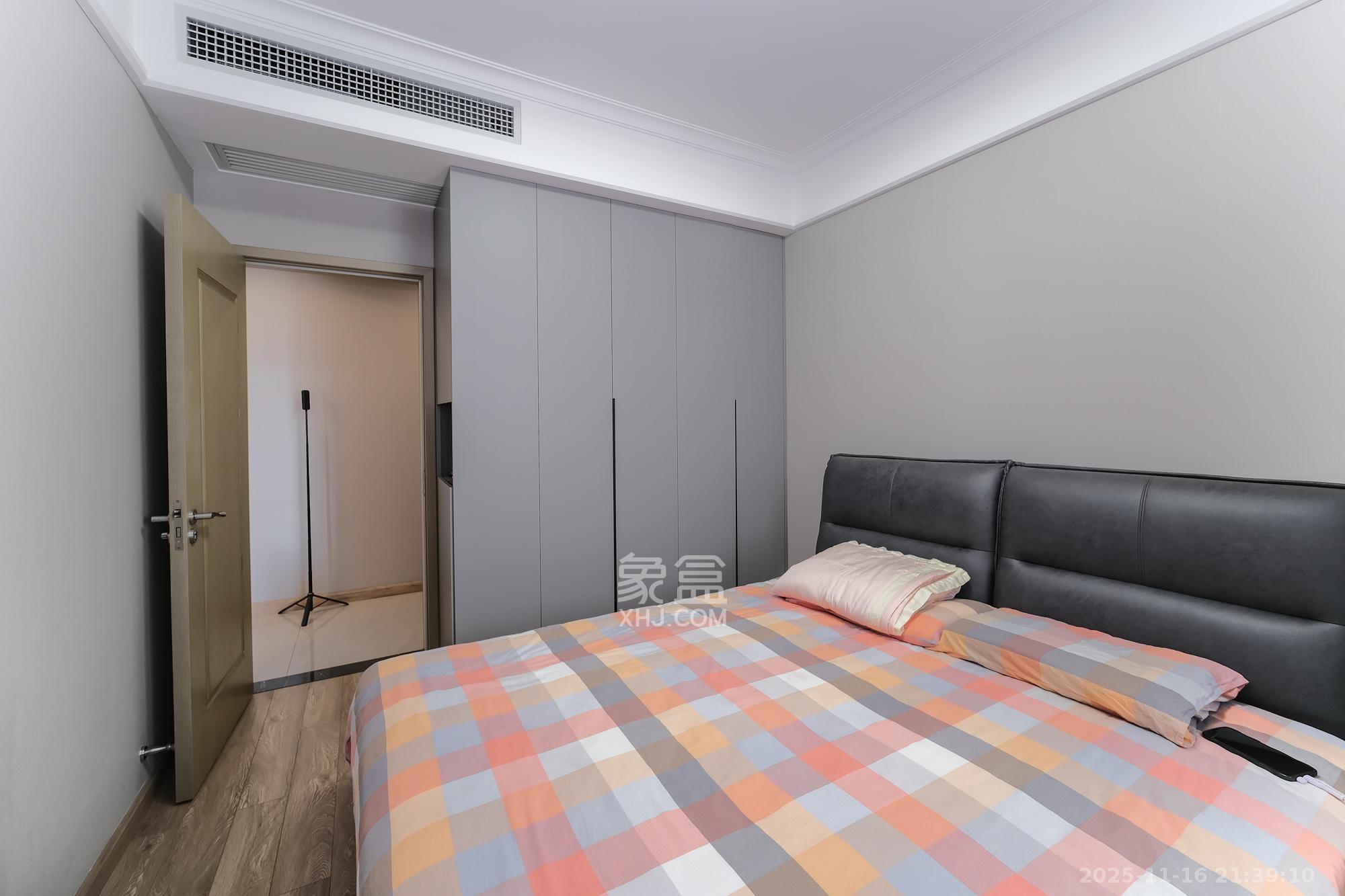 运达锦绣广场  4室2厅2卫    159.8万卧室