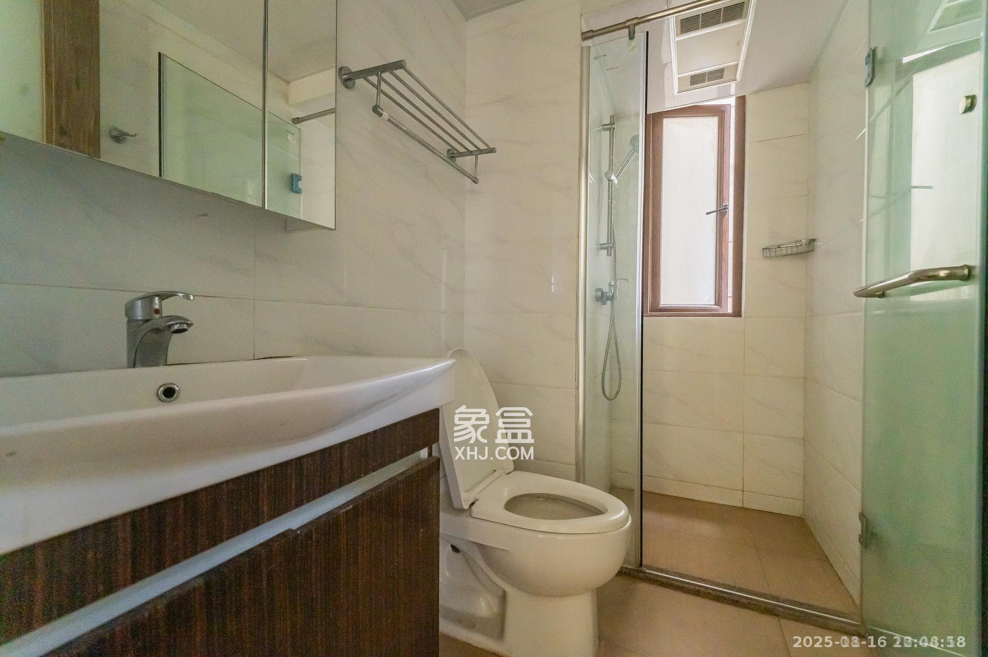 碧桂园中央花园  3室2厅2卫    2300.0元/月室内图