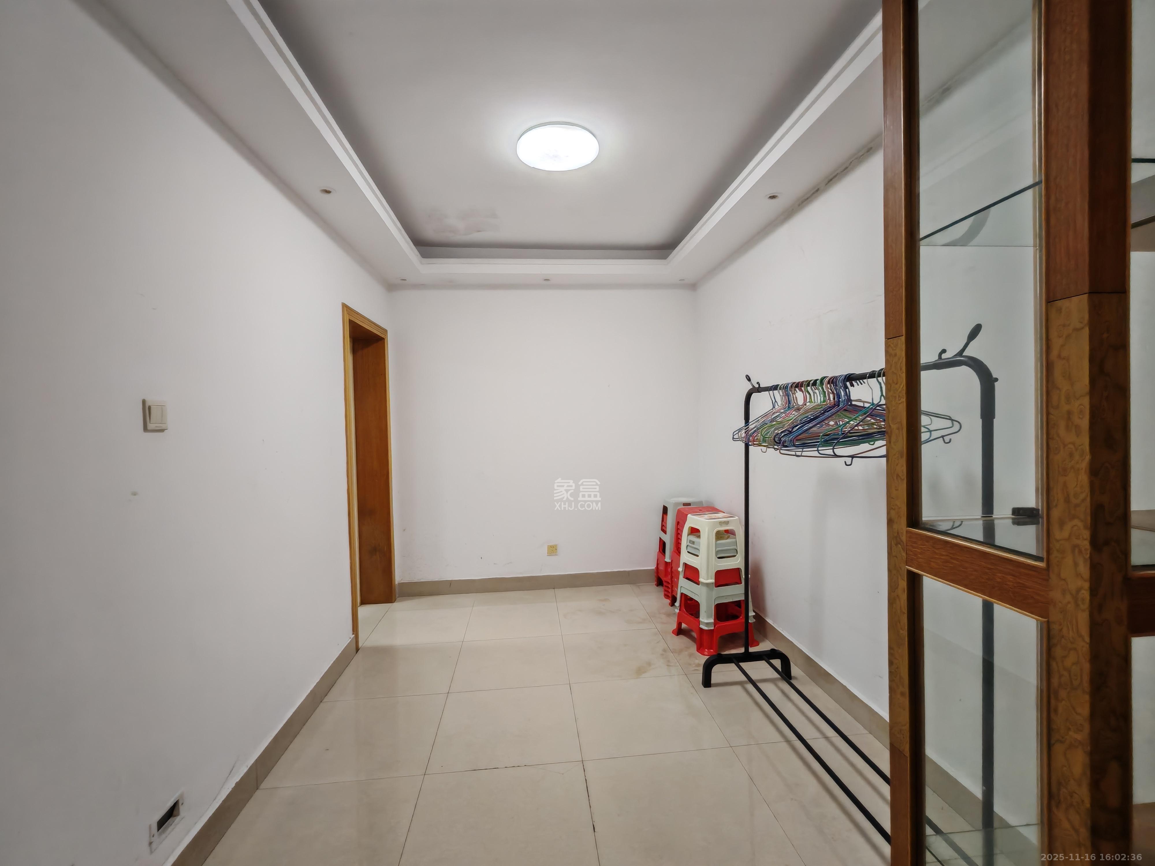 德政园  3室2厅2卫    2100.0元/月室内图