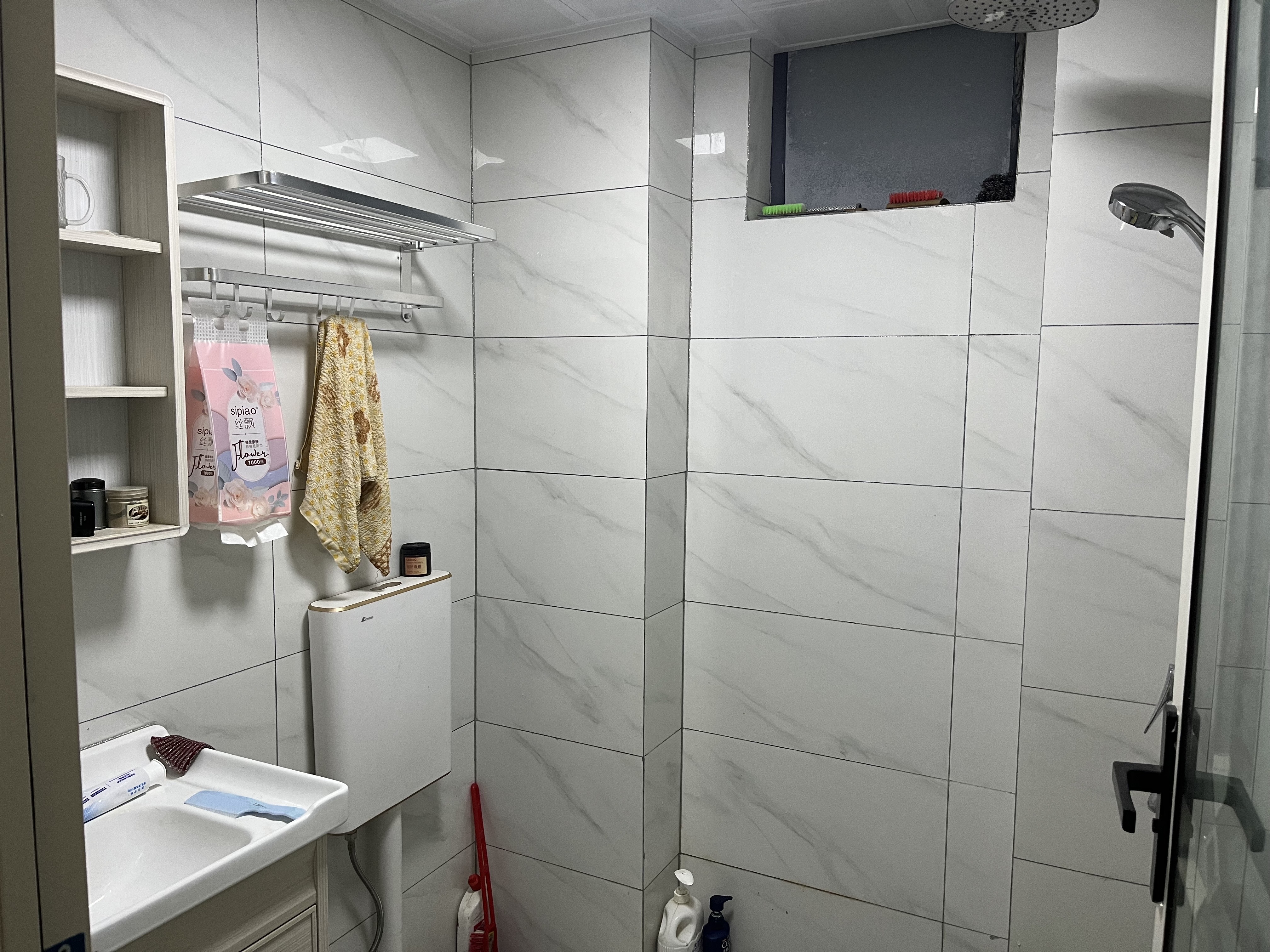 高盛国际  3室2厅2卫    2000.0元/月室内图