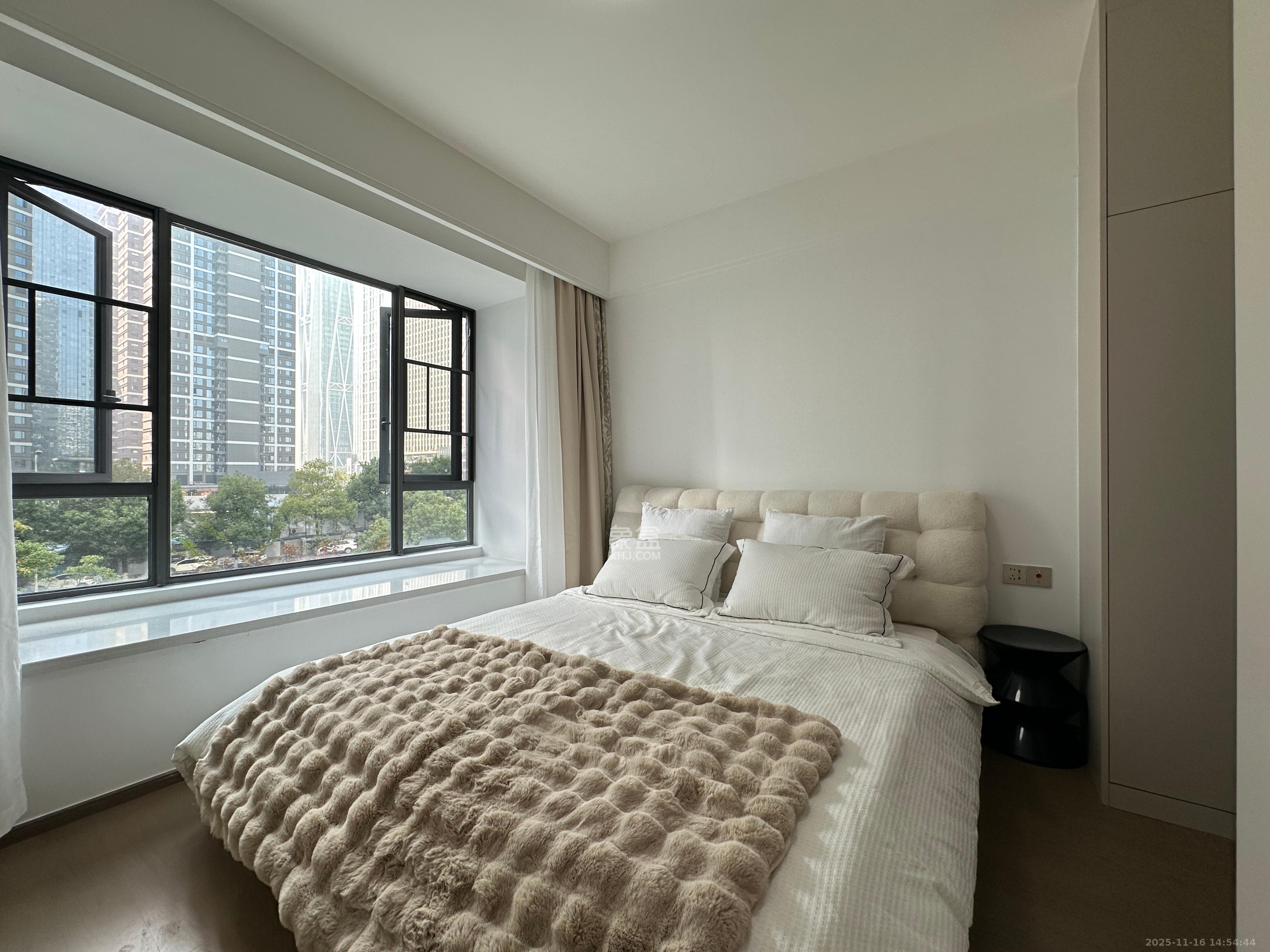 复地滨江金融中心  4室2厅2卫    6900.0元/月室内图