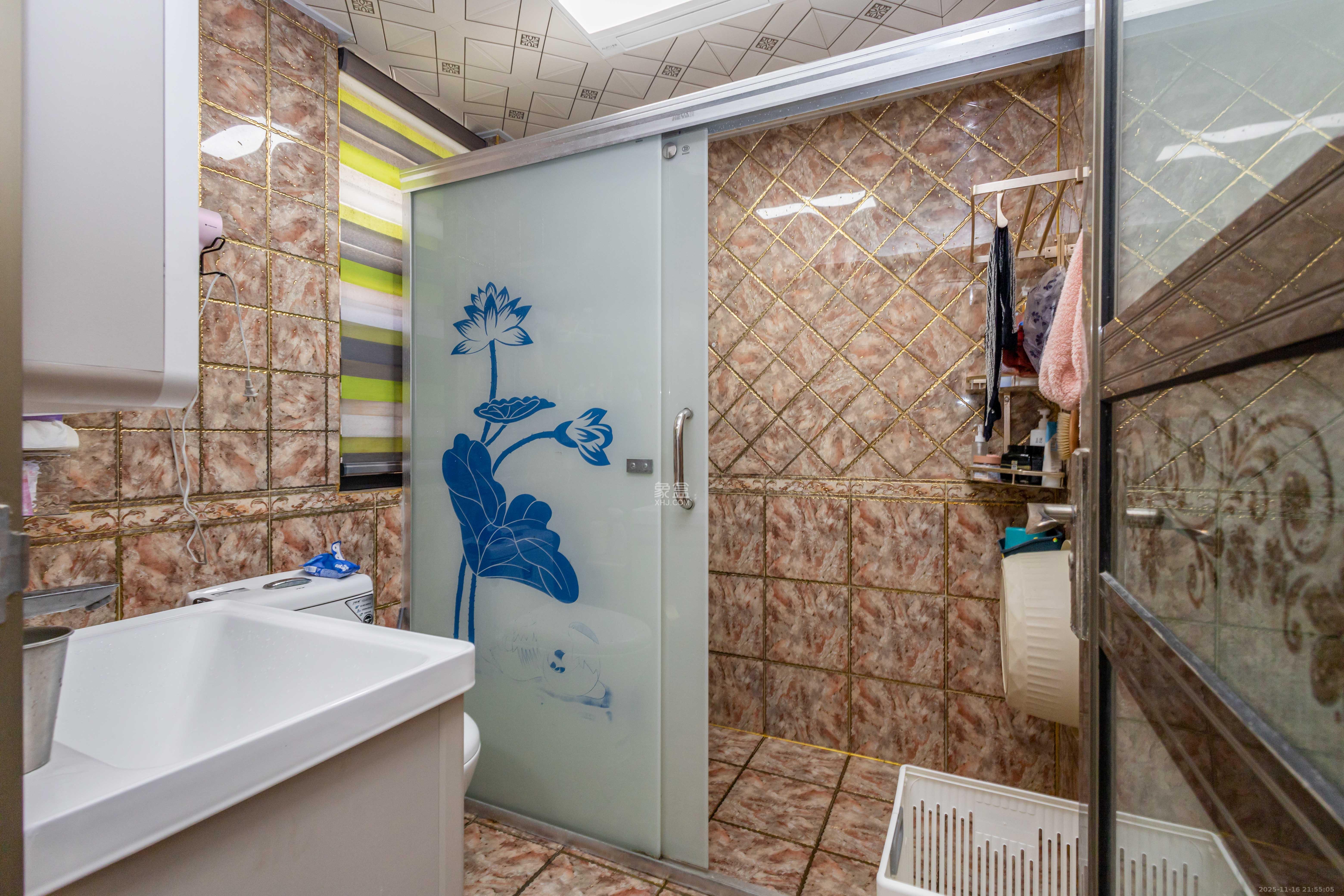 东业苹果社区 2室2厅1卫 42.0万 东业苹果社区 2室2厅1卫 42.0万卫生间