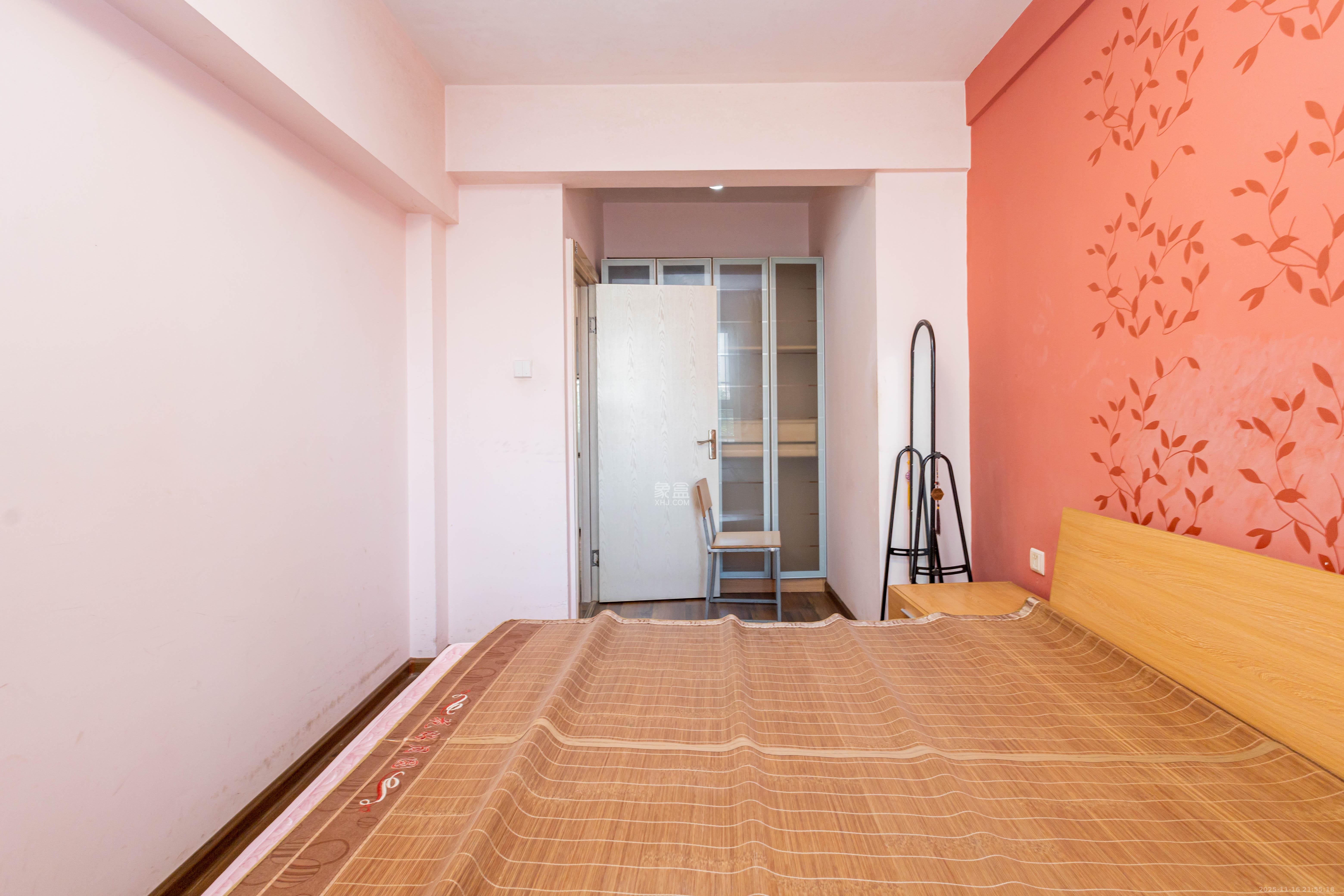 未来蜂巢  3室2厅1卫    42.0万卧室