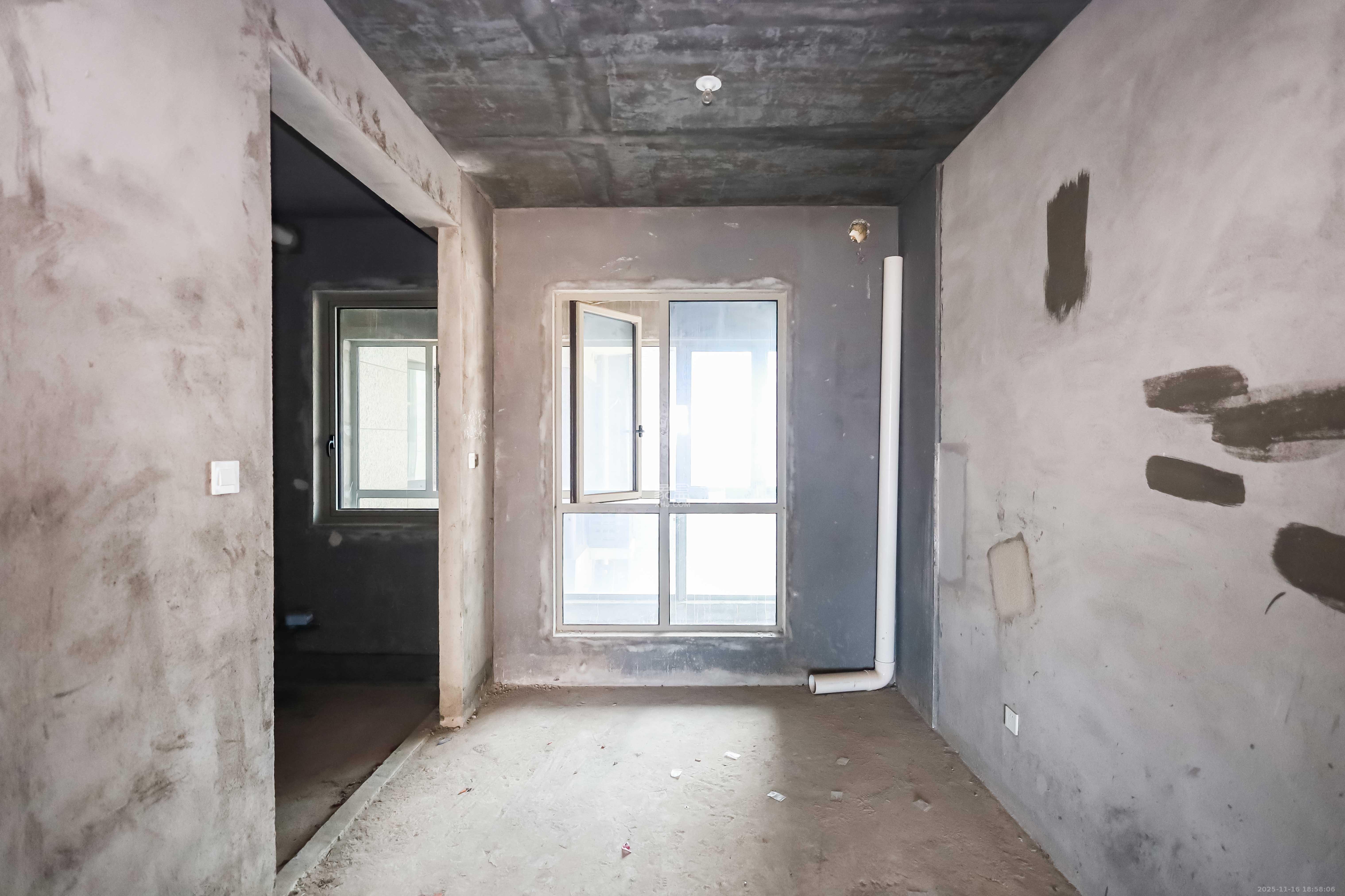 万象府台  4室2厅2卫    248.0万客厅