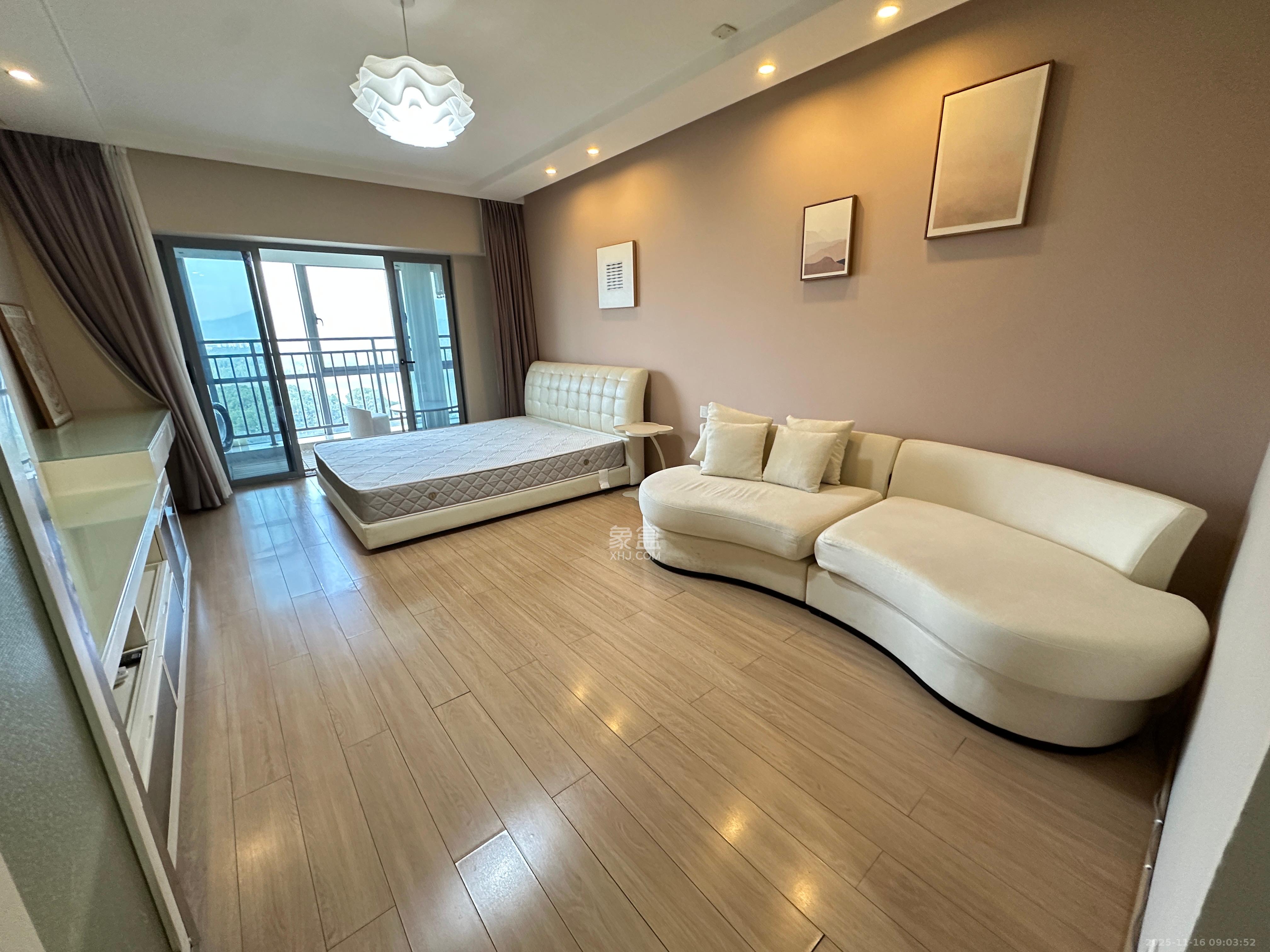 保利国际广场  1室1厅1卫    2600.0元/月