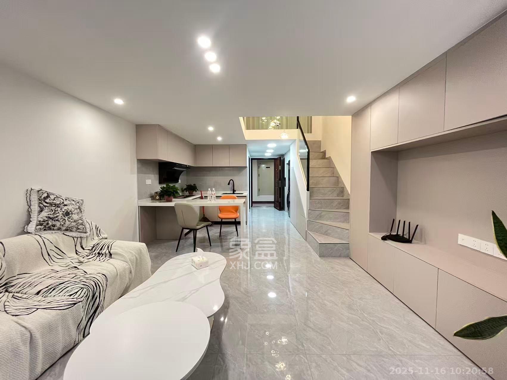 世茂璀璨天城公寓 2室1厅1卫 2600.0元/月 世茂璀璨天城公寓 2室1厅1卫 2600.0元/月室内图