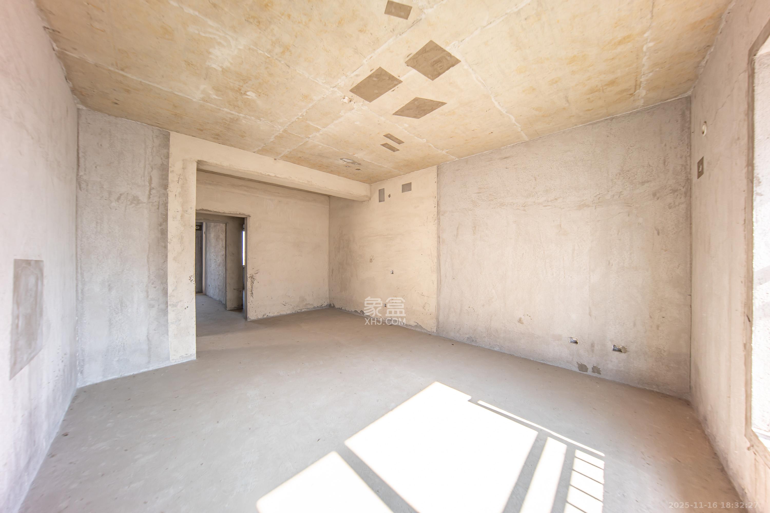 江山帝景雅典  4室2厅1卫    160.0万卧室