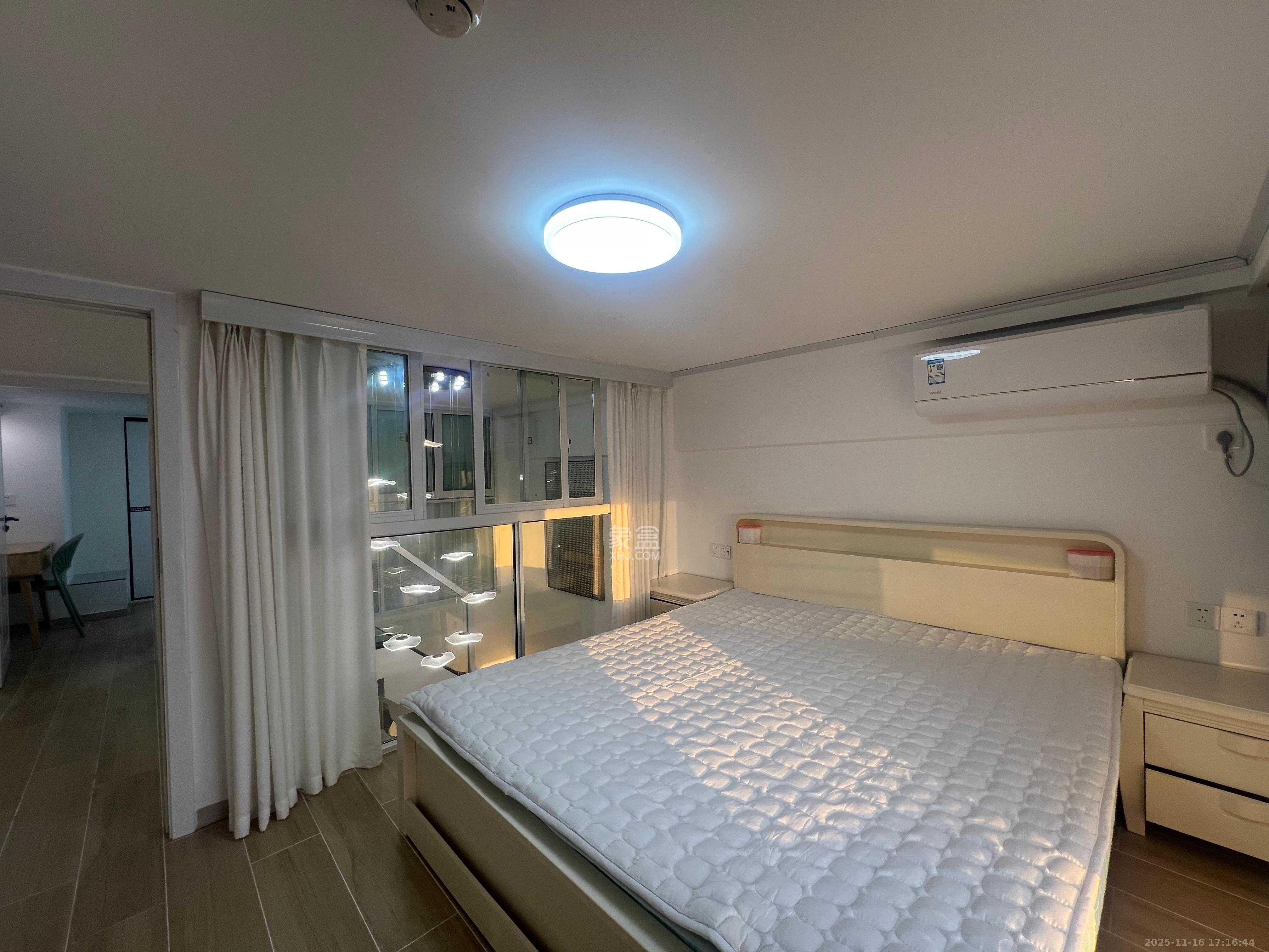 藏珑湖上公馆  1室1厅1卫    2700.0元/月室内图