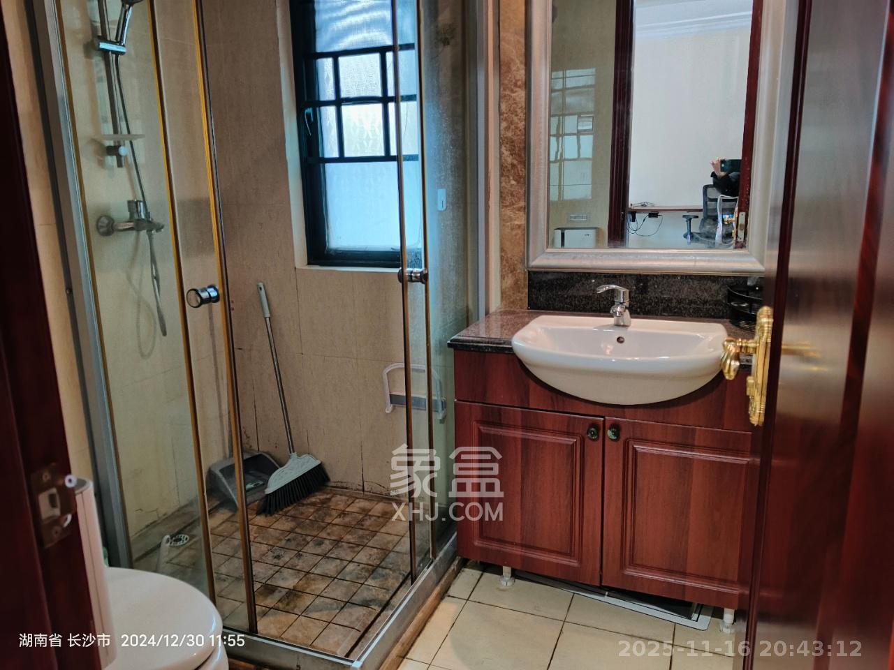 恒大翡翠华庭  1室2厅1卫    1900.0元/月室内图