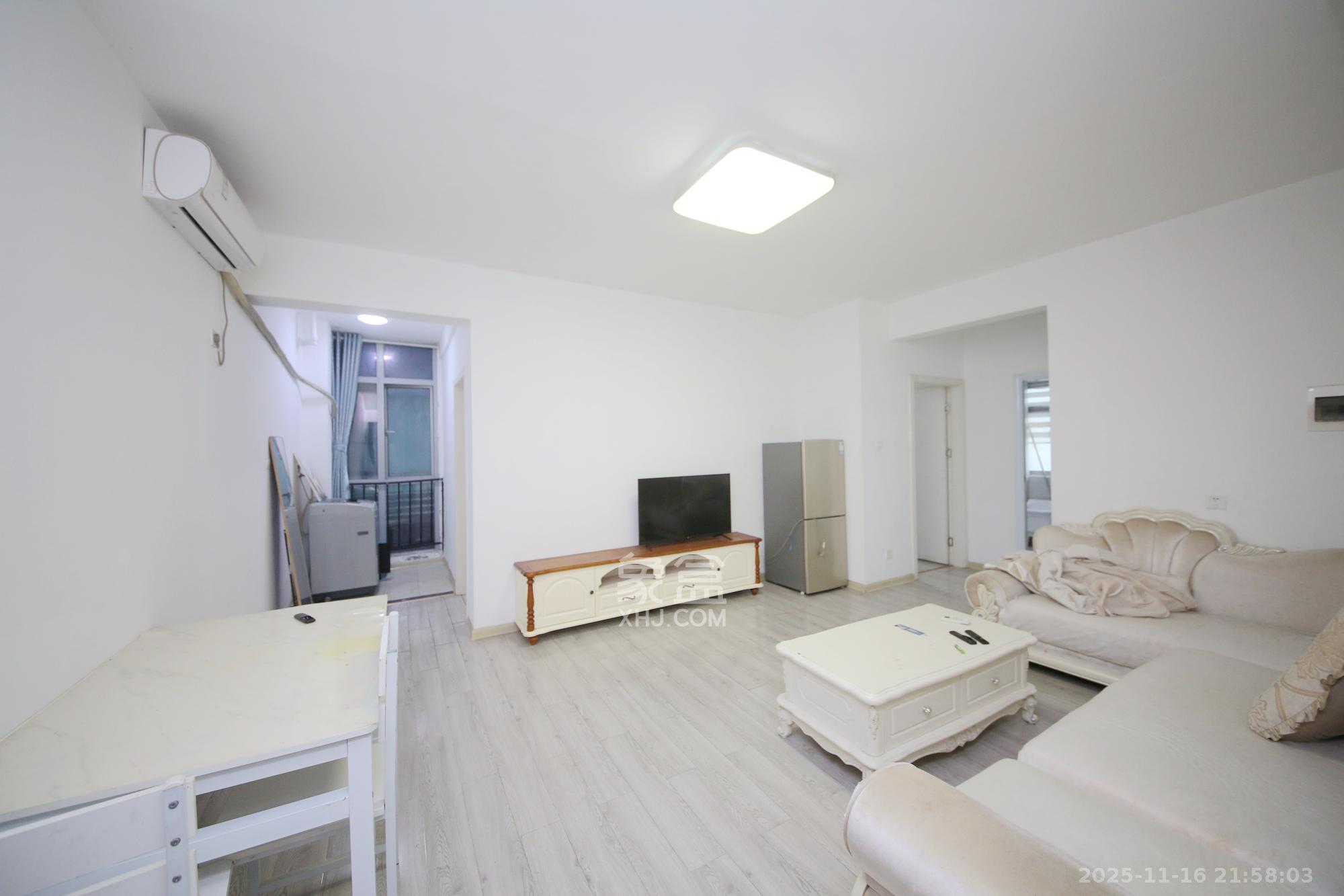 五一中央领御  2室2厅1卫    75.0万客厅