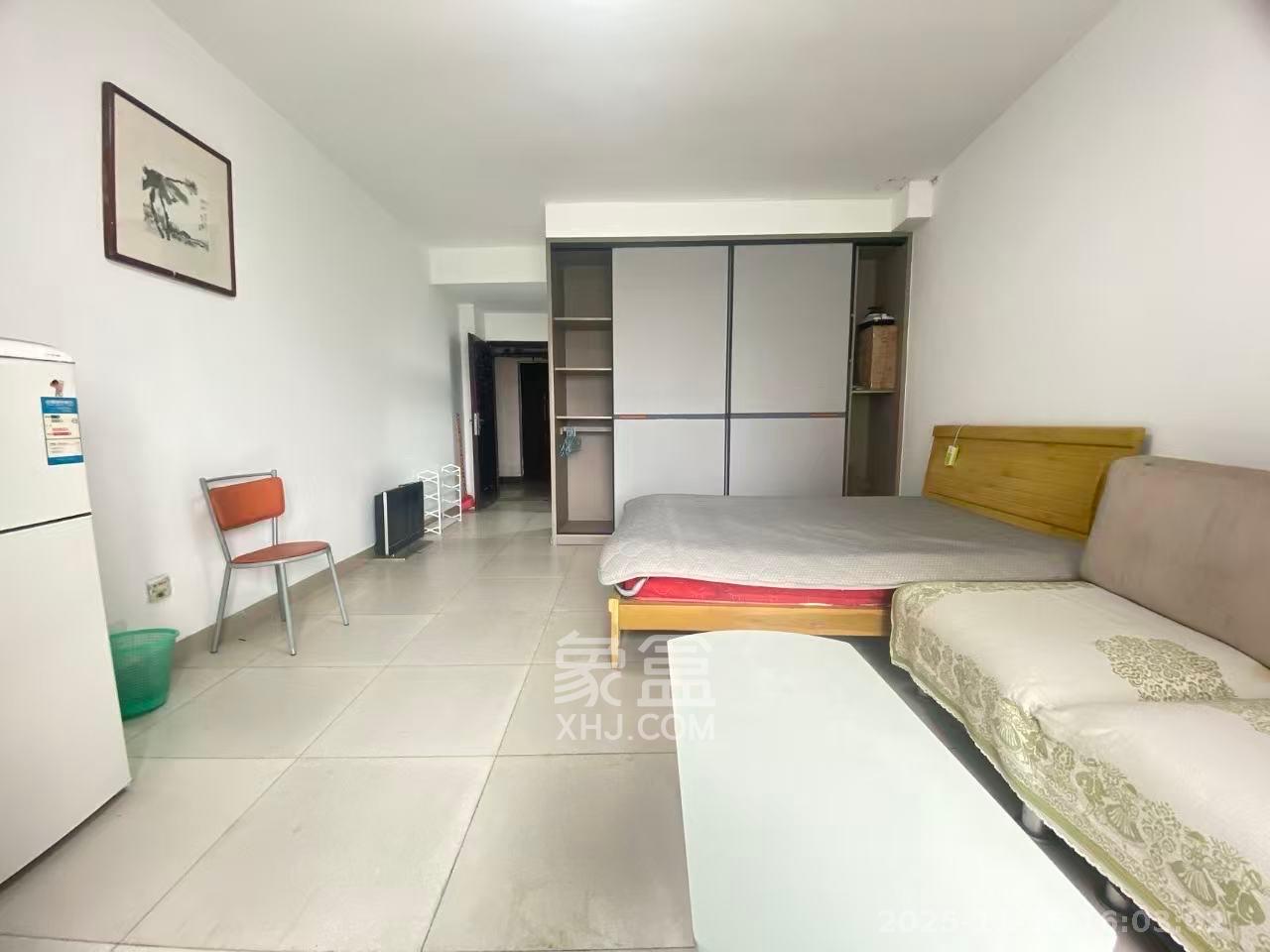 四季美景一、二期  1室1厅1卫    1100.0元/月室内图