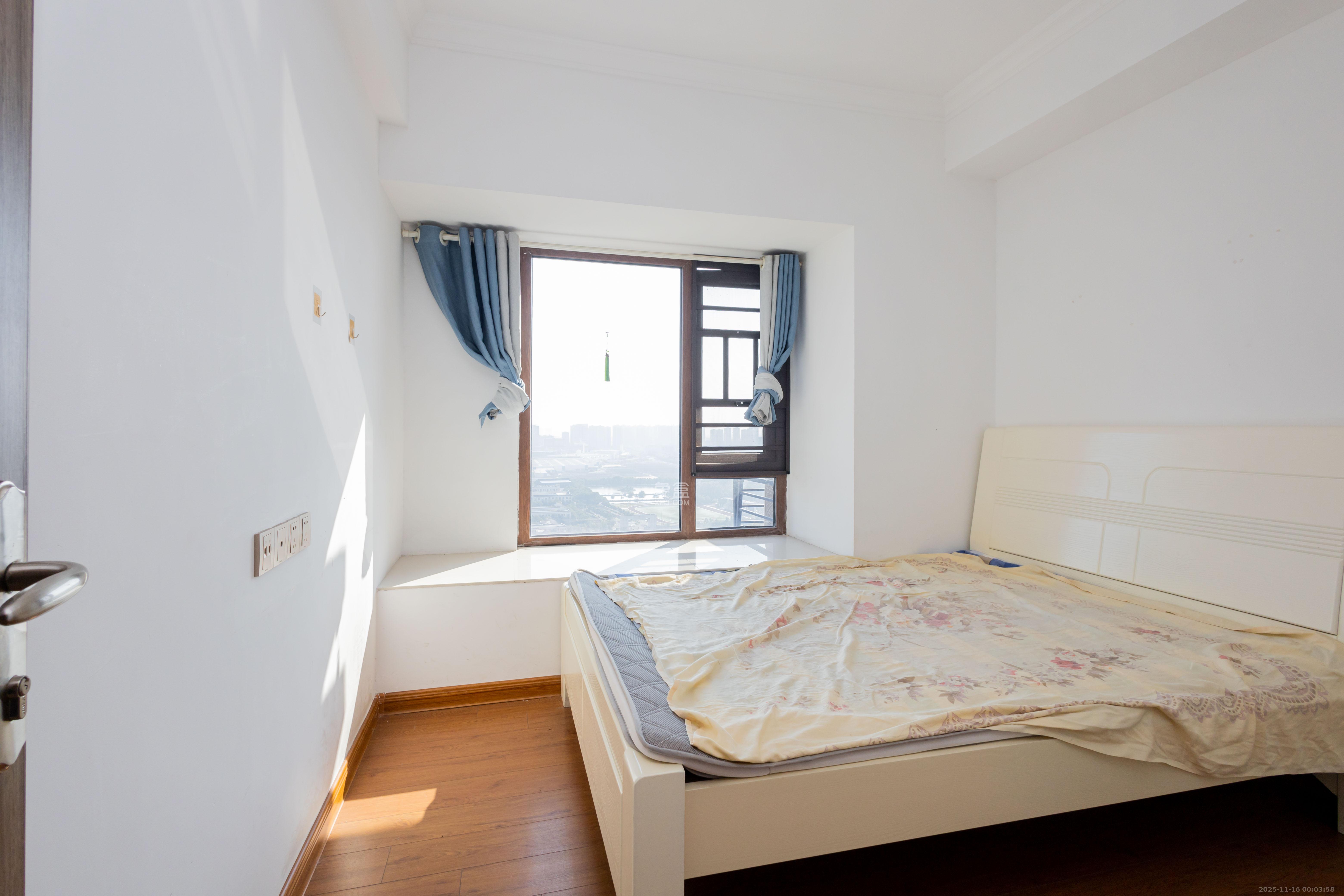 碧桂园星城首府  3室2厅2卫    55.8万卧室