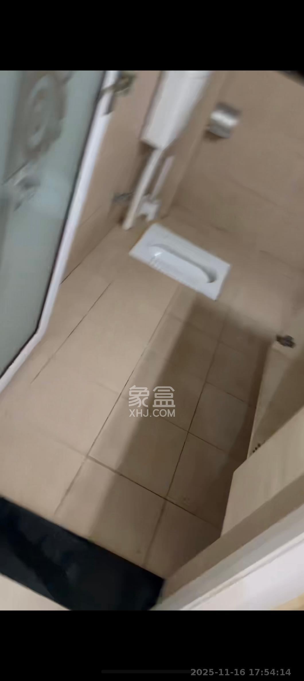 鼎丰前城 1室2厅1卫 2100.0元/月 鼎丰前城 1室2厅1卫 2100.0元/月室内图