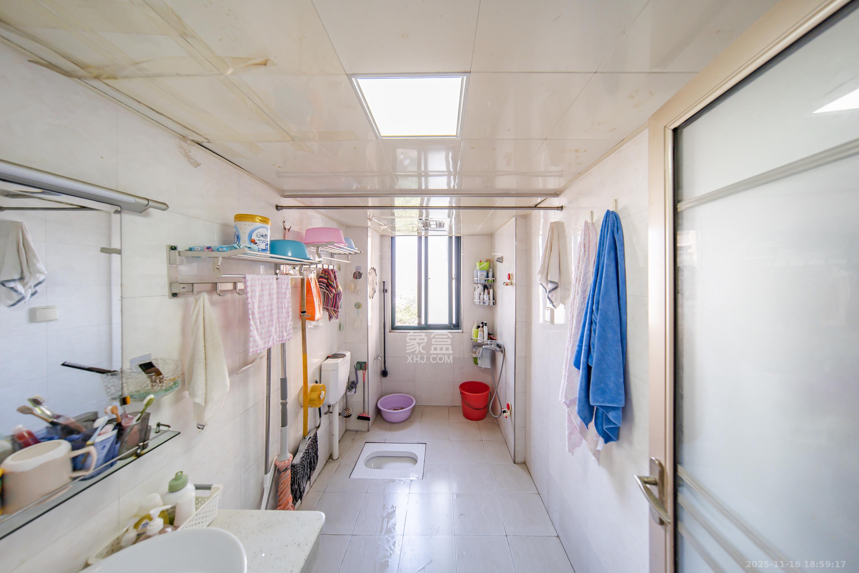 佳阳悦景馨都 4室2厅2卫 94.8万 佳阳悦景馨都 4室2厅2卫 94.8万卫生间