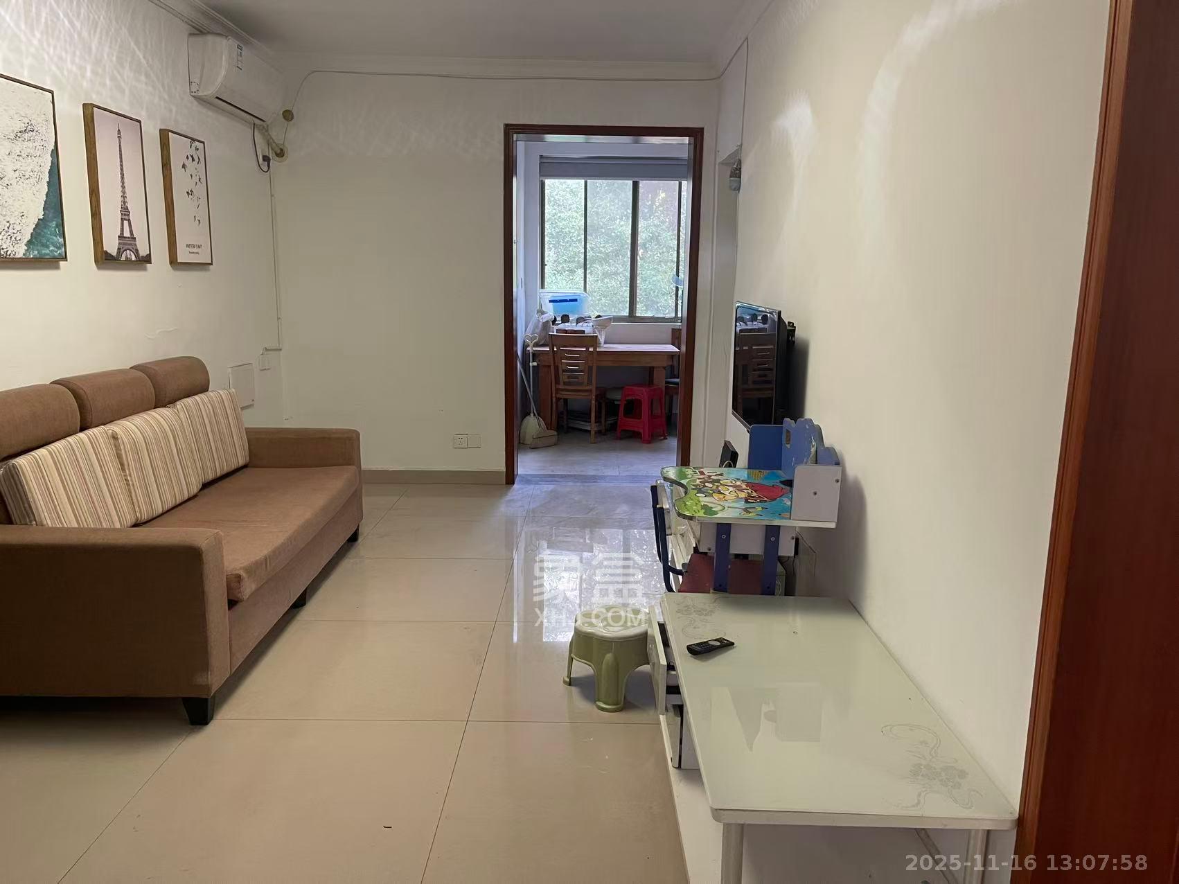 中南石油局宿舍  3室1厅1卫    2800.0元/月