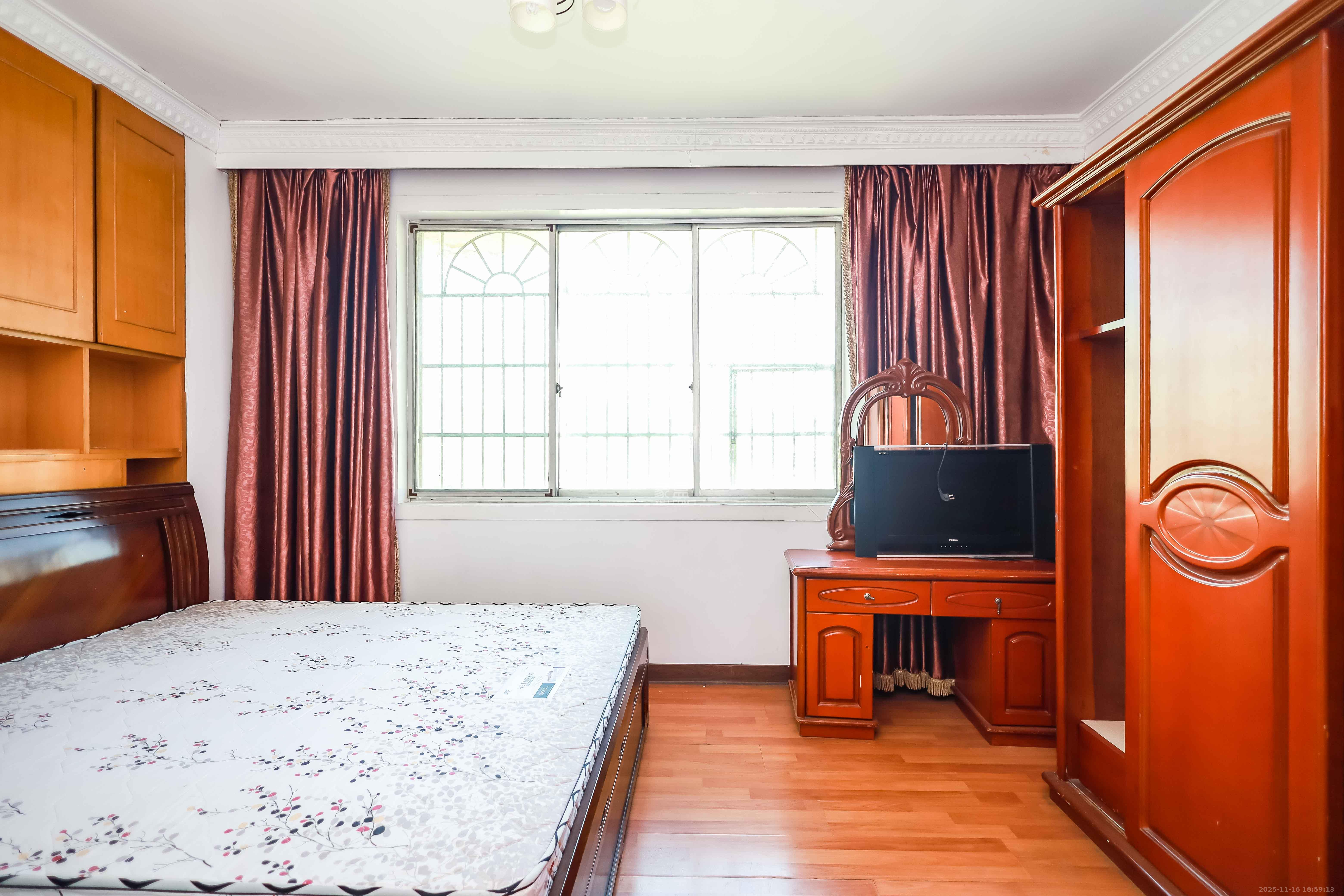 咸嘉新村嘉明苑 5室2厅2卫 105.0万 咸嘉新村嘉明苑 5室2厅2卫 105.0万卧室