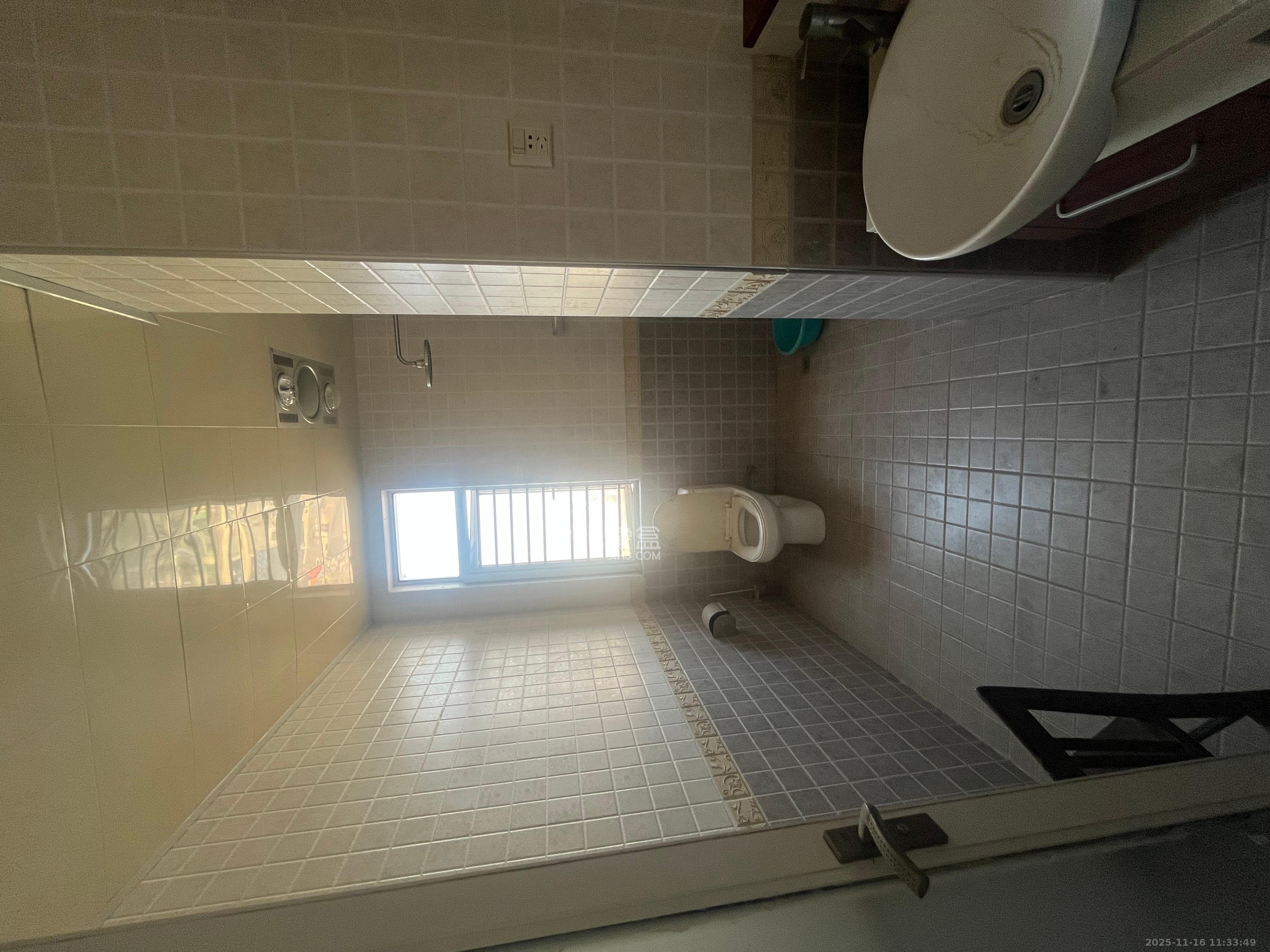 麓山枫情  3室2厅2卫    2600.0元/月室内图