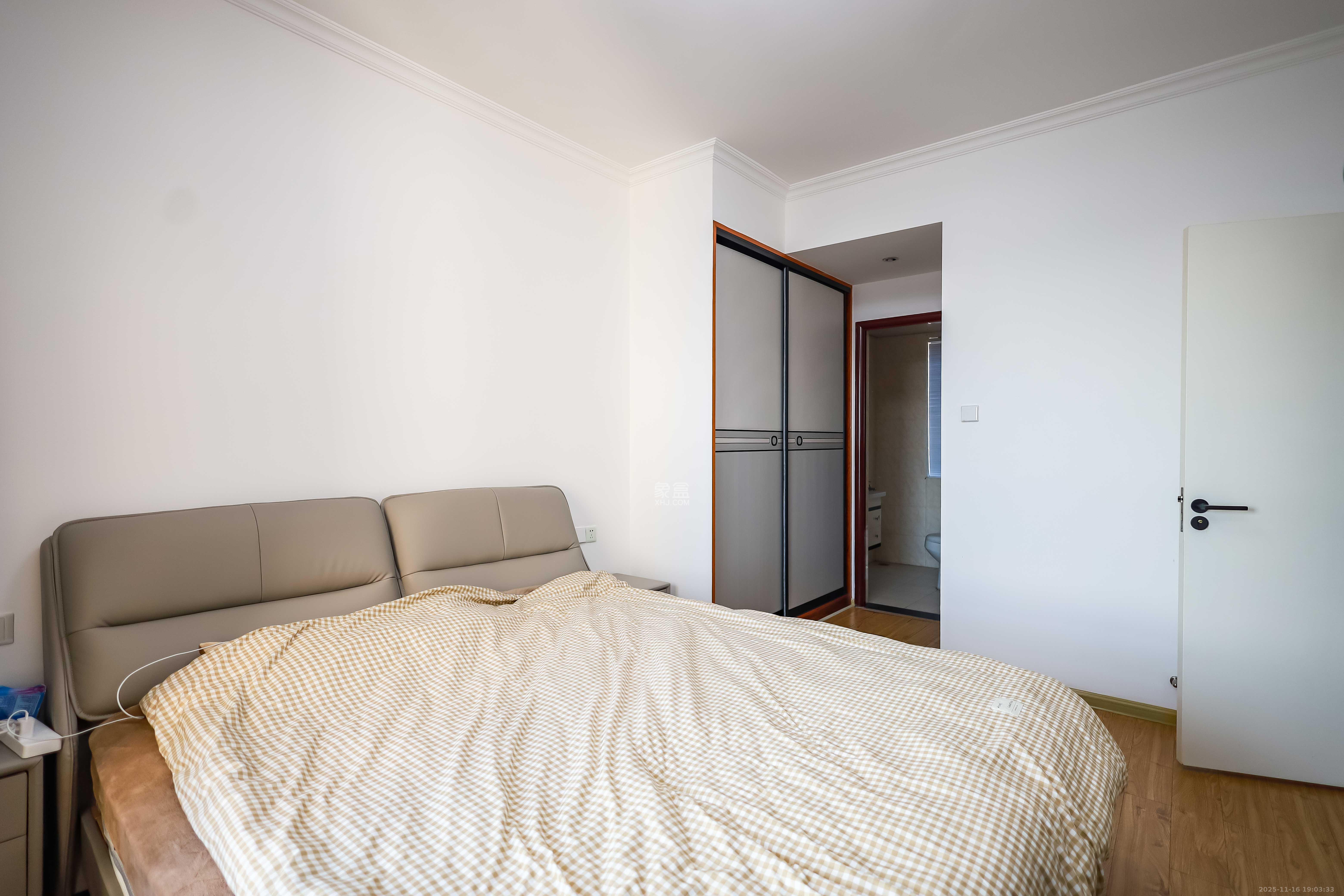 莱茵城  3室2厅2卫    78.0万卧室