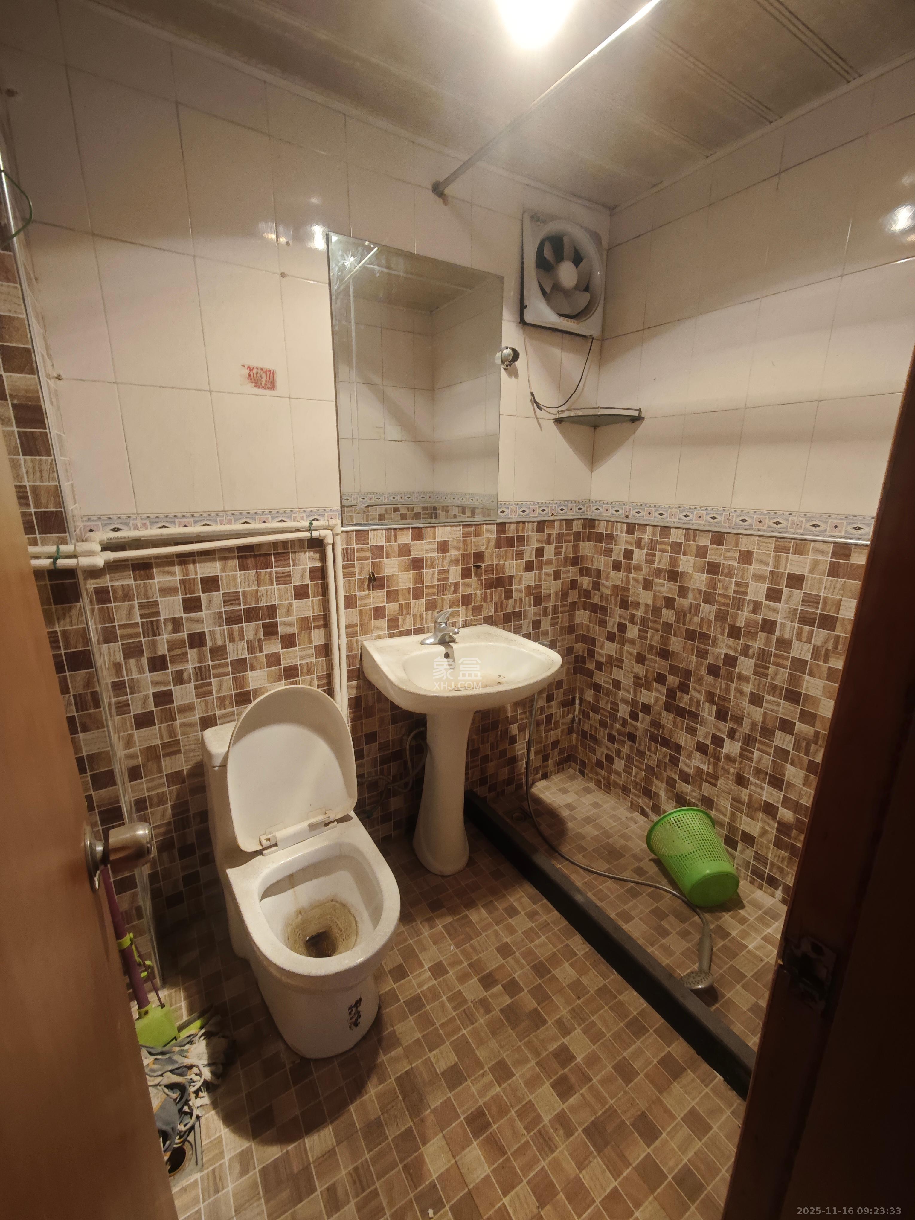 景园小区  1室2厅1卫    2200.0元/月室内图