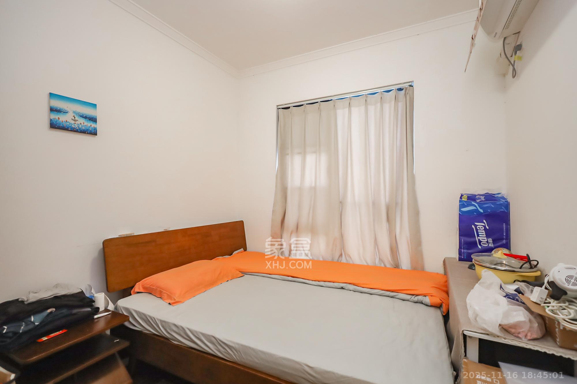 万科里金域国际  4室2厅2卫    220.0万卧室