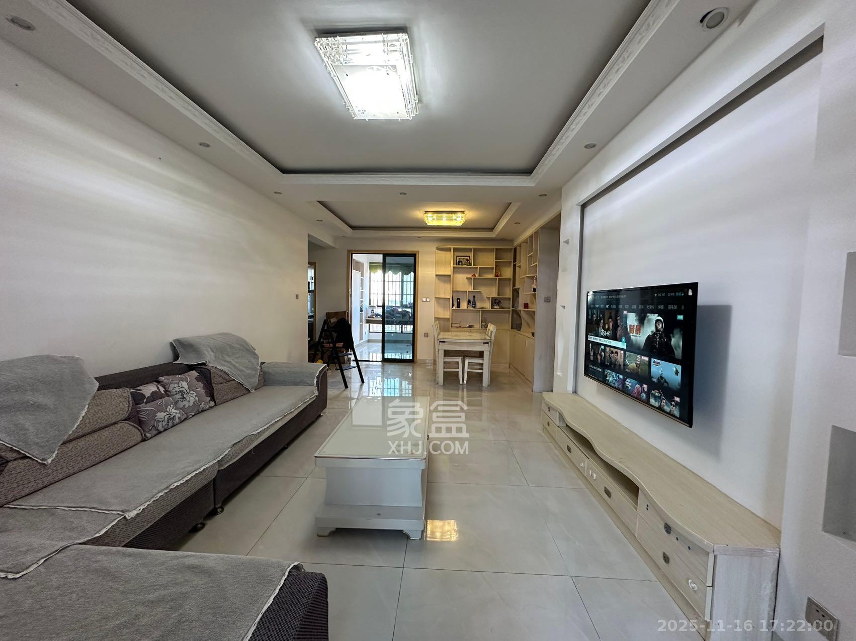 绿地海外滩一期  1室0厅0卫    2000.0元/月