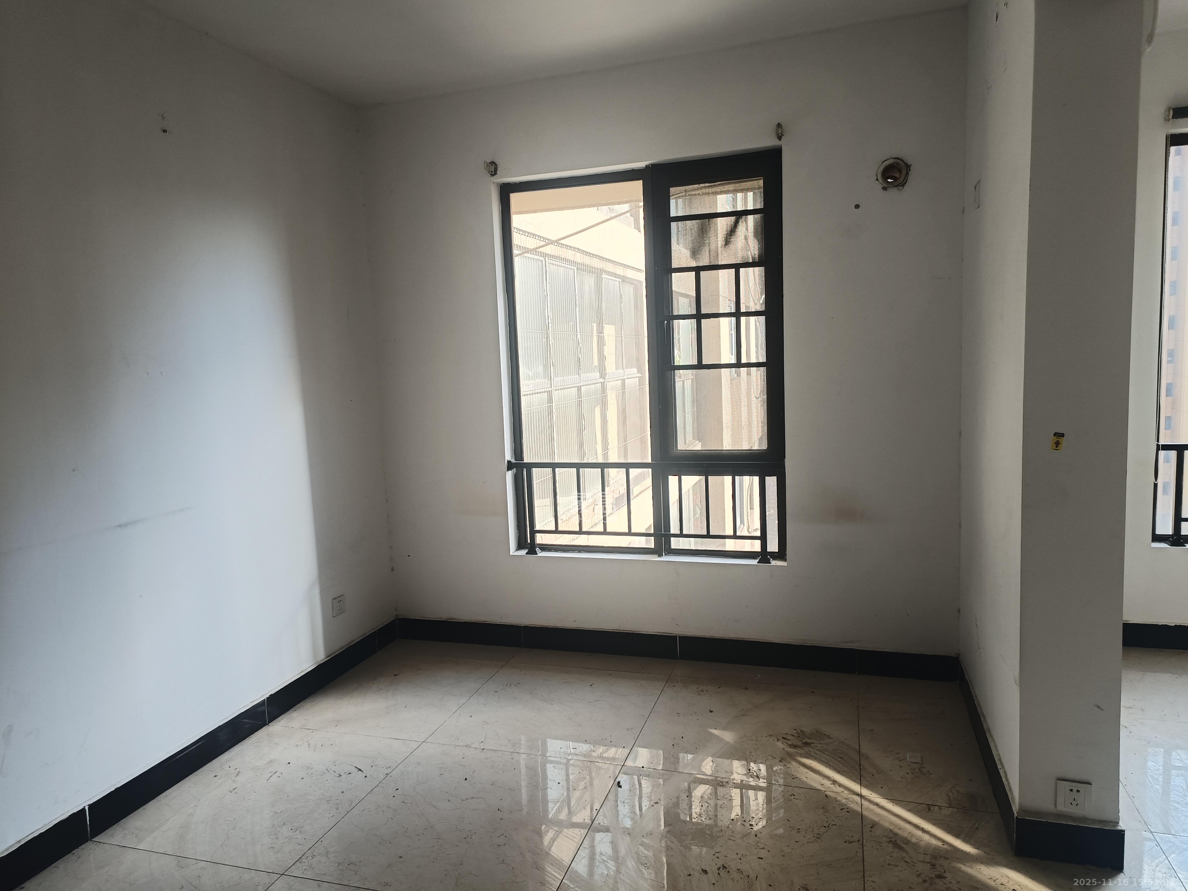 雨花公馆(紫苔名苑) 4室2厅2卫 3200.0元/月 雨花公馆(紫苔名苑) 4室2厅2卫 3200.0元/月室内图