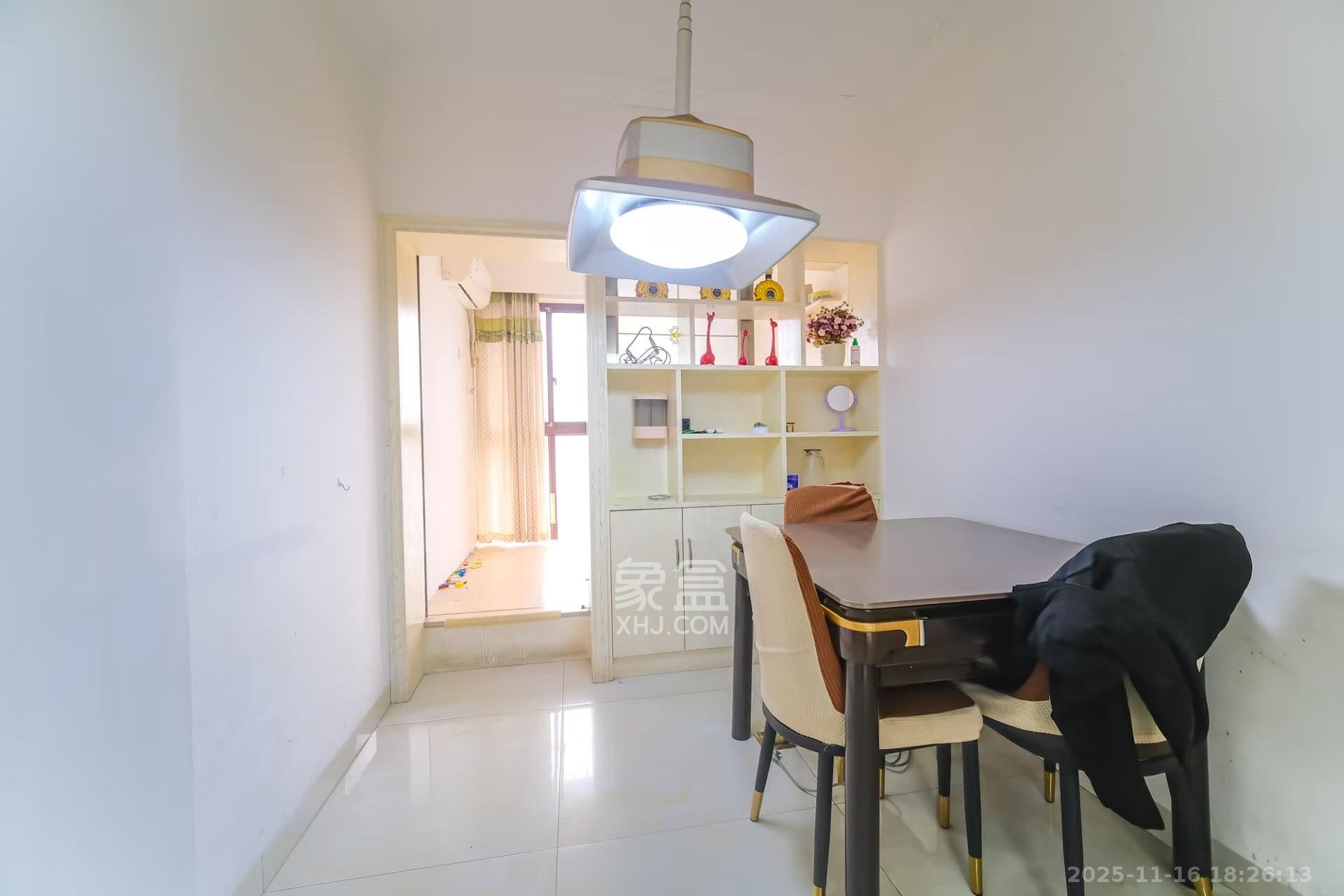 四季星城  3室2厅1卫    1800.0元/月室内图