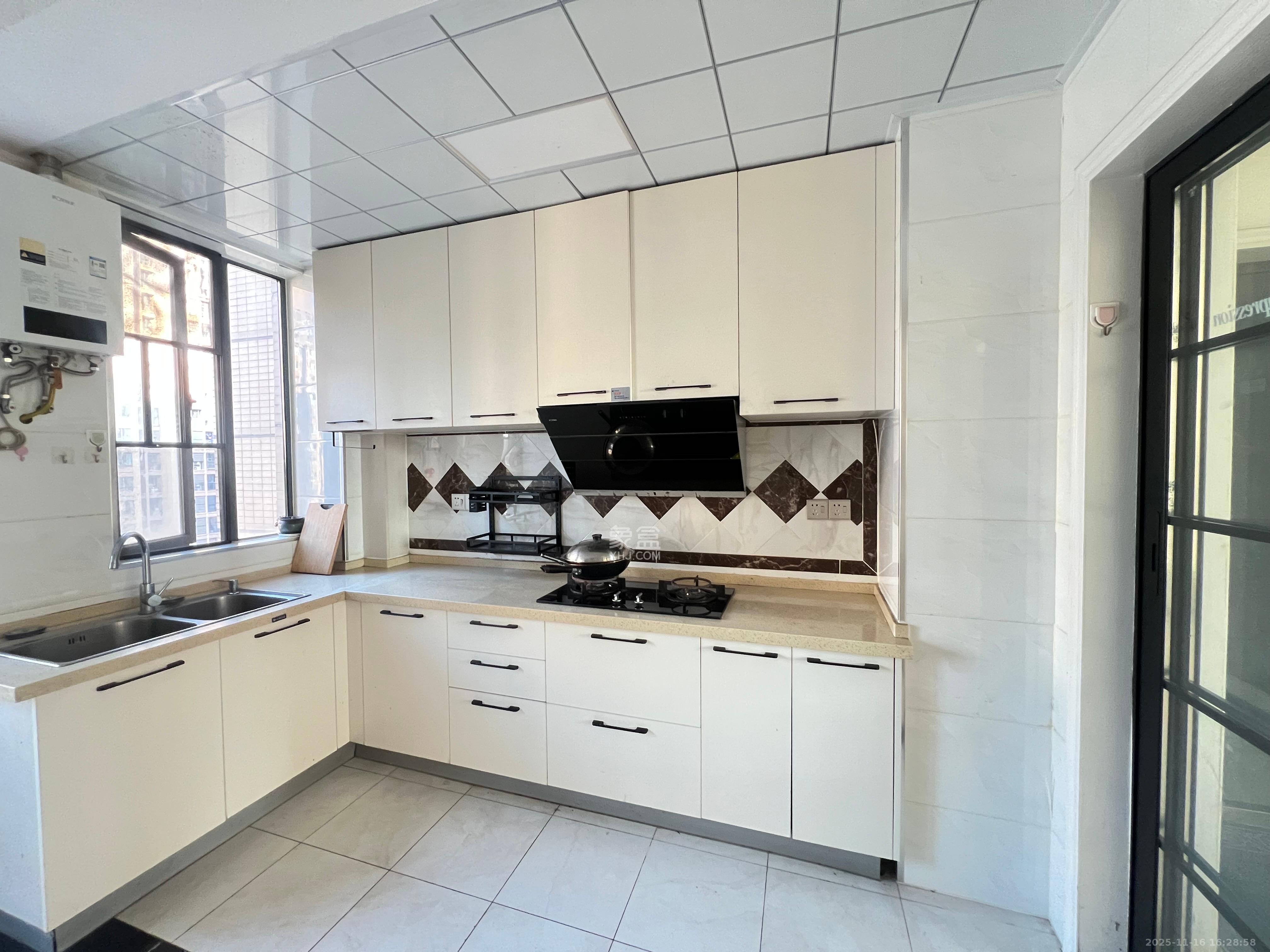 荣盛花语馨苑  2室2厅1卫    2500.0元/月室内图