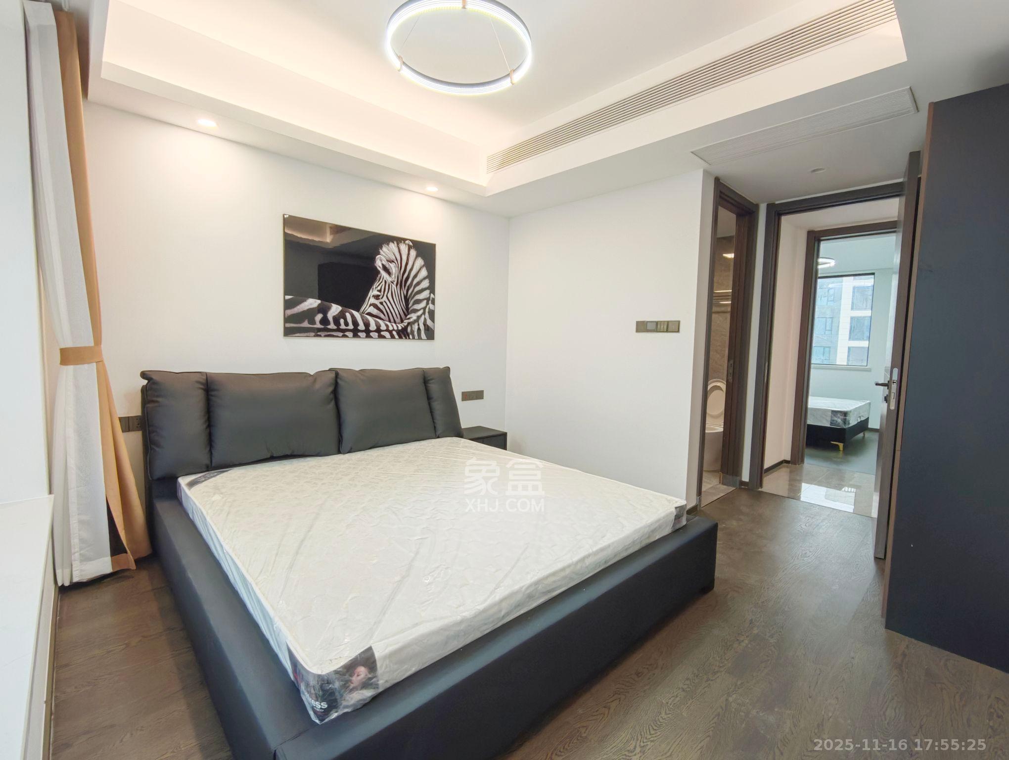 芙蓉万国城MOMA（卓越汇富苑）  1室0厅0卫    2600.0元/月