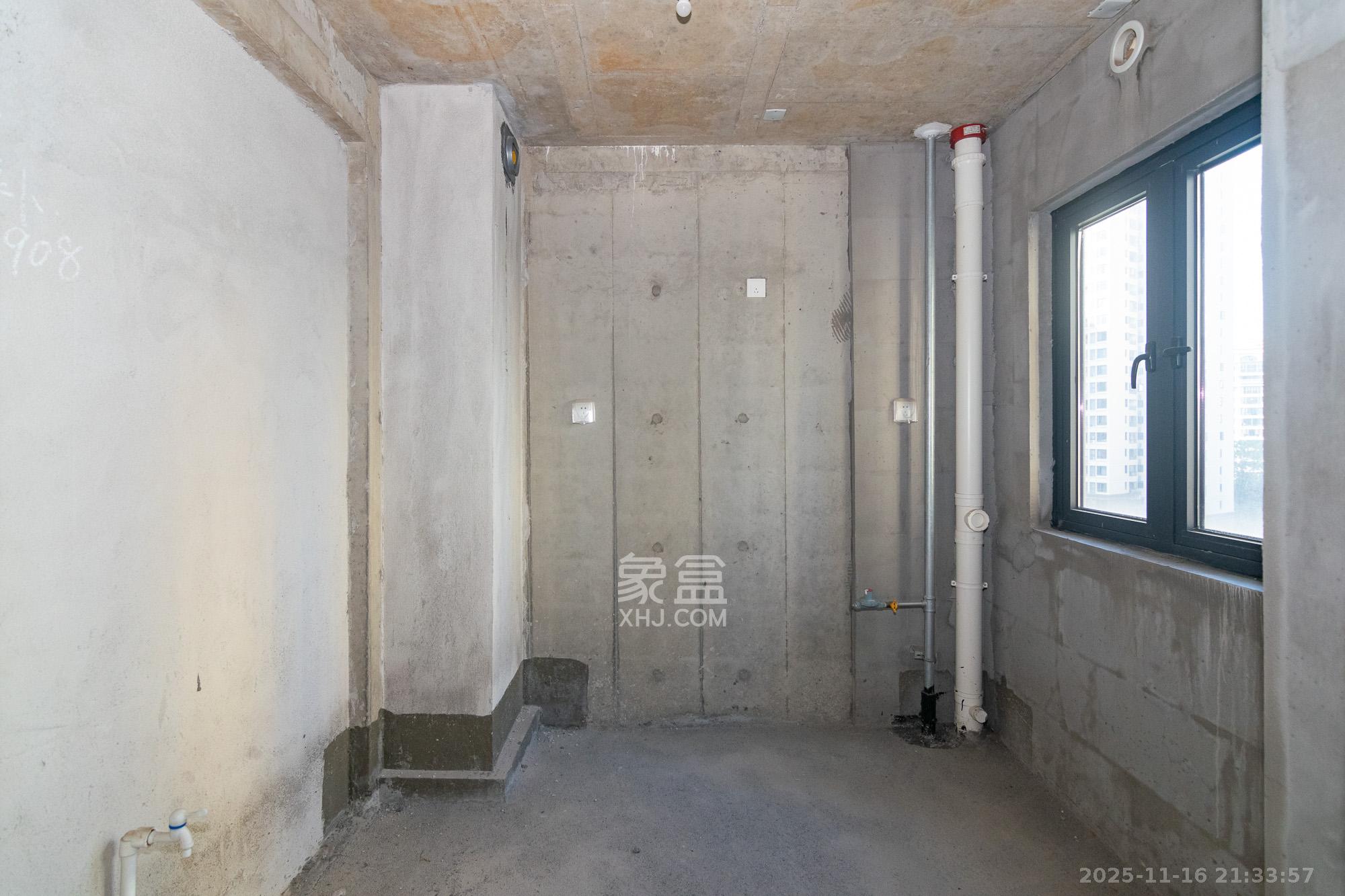 中粮鸿云 4室2厅2卫 82.8万 中粮鸿云 4室2厅2卫 82.8万厨房