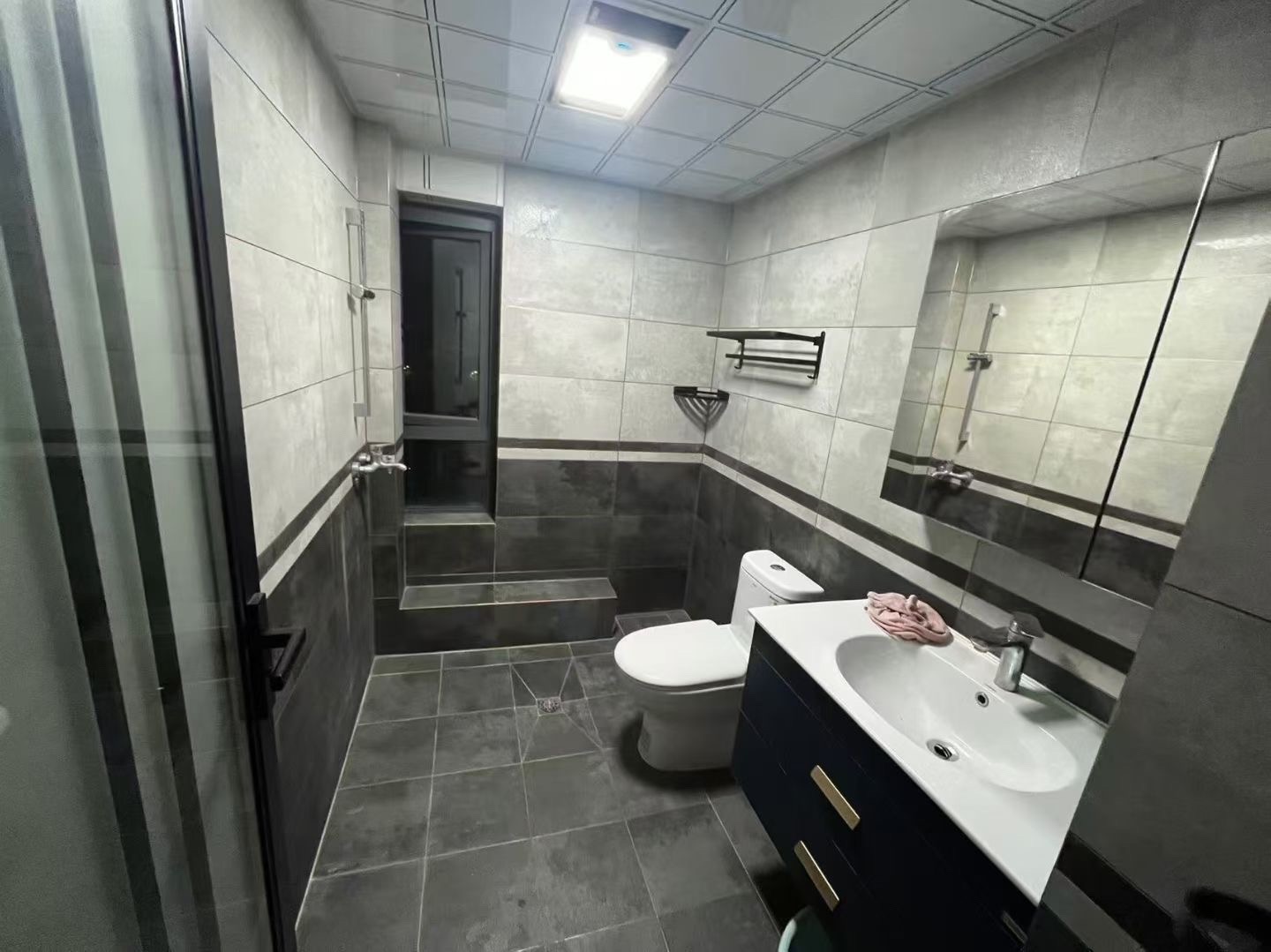 黄金大厦  1室0厅0卫    1200.0元/月室内图