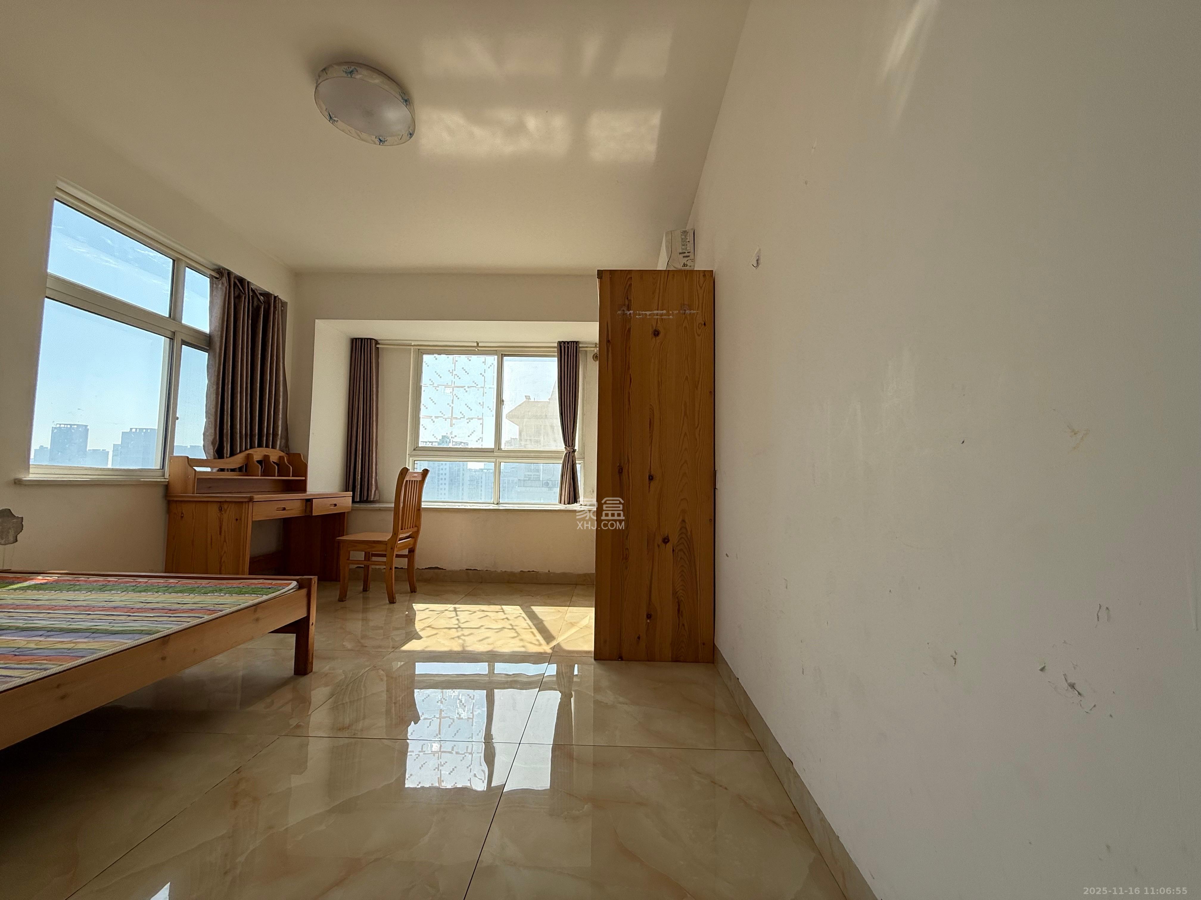 嘉盛华庭（一期、二期、三期）  3室2厅1卫    2300.0元/月室内图