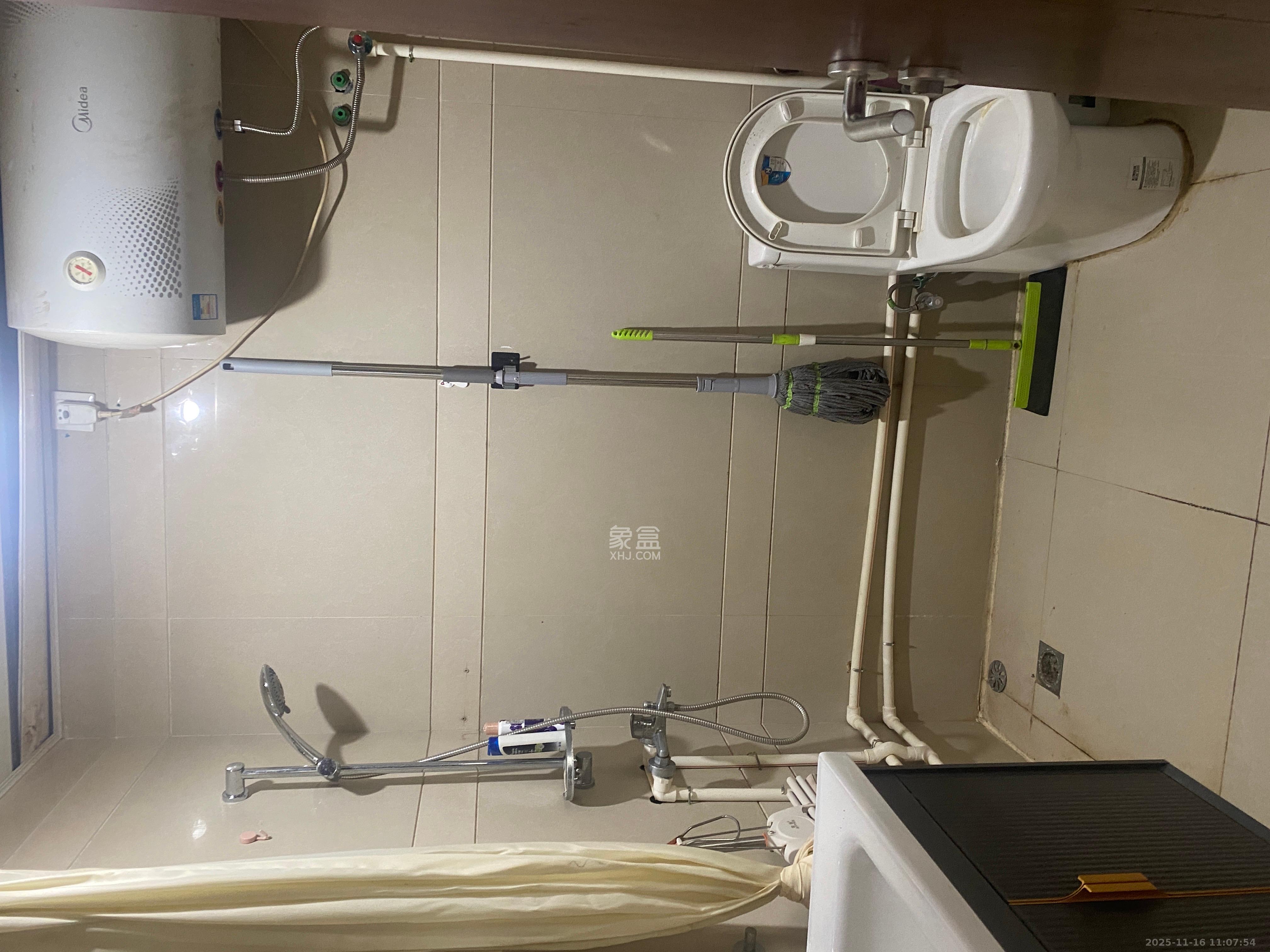 标志商务中心  1室1厅1卫    1700.0元/月