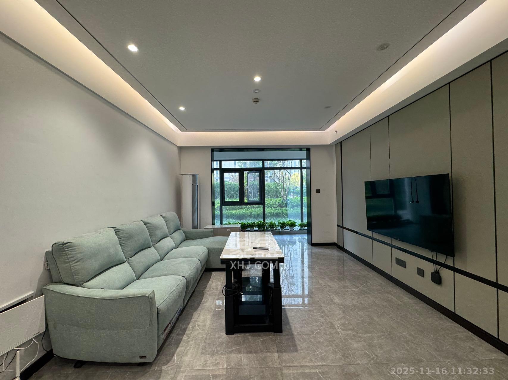 卓越中寰  4室2厅2卫    5200.0元/月