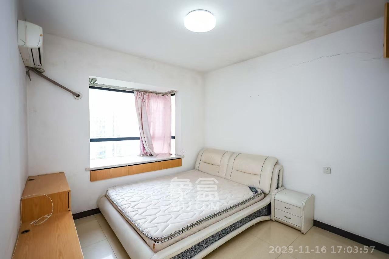 莱茵城  3室2厅2卫    2000.0元/月室内图