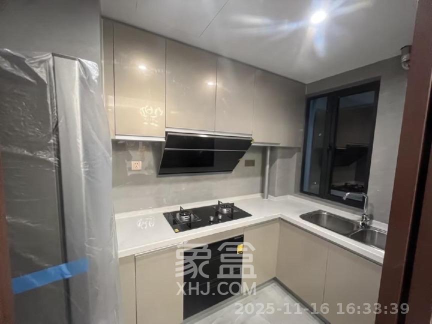 绿地长沙城际空间站(绿地新里佳苑) 4室2厅2卫 3600.0元/月 绿地长沙城际空间站(绿地新里佳苑) 4室2厅2卫 3600.0元/月室内图