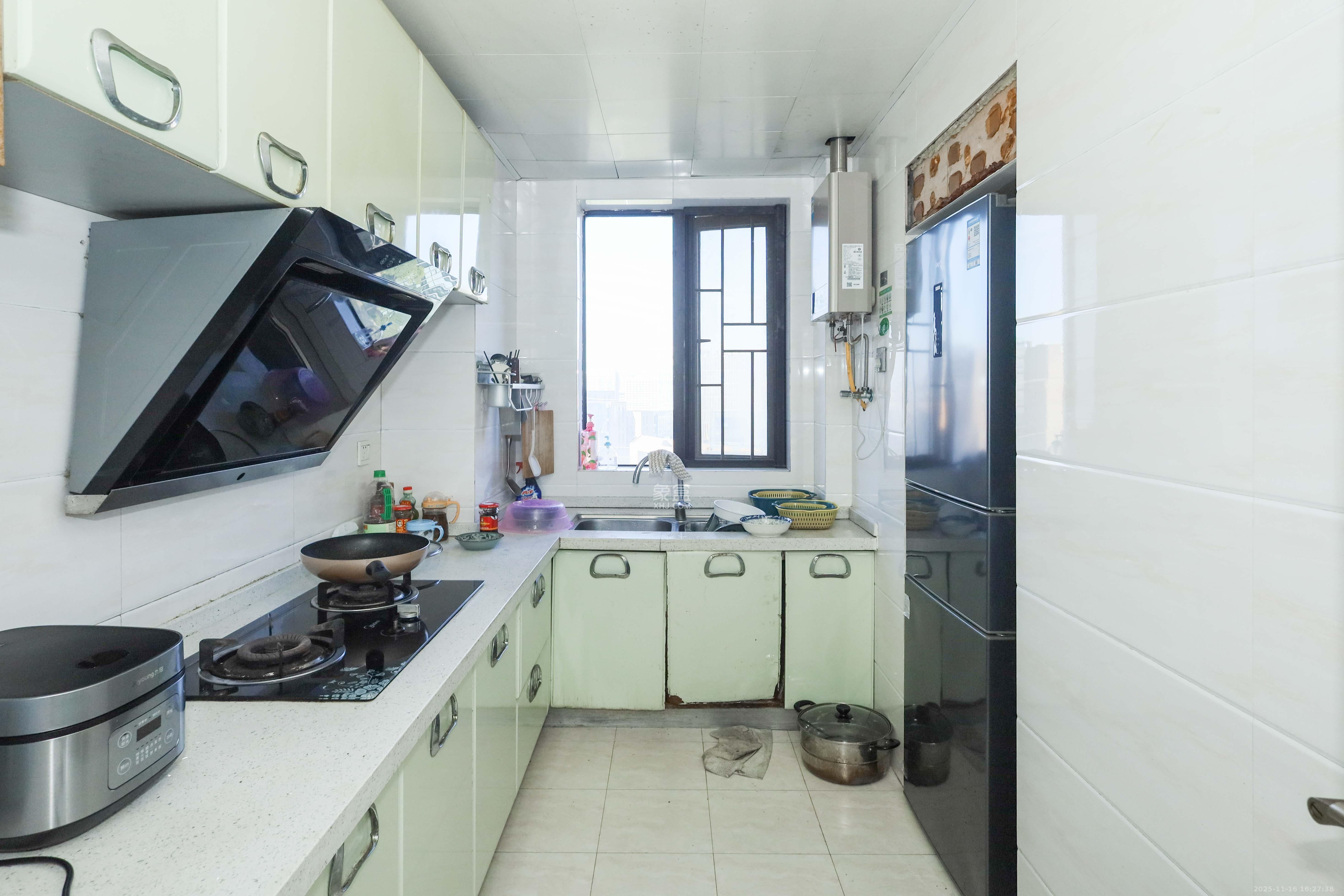 保利麓谷林语E区 3室2厅1卫 63.0万 保利麓谷林语E区 3室2厅1卫 63.0万厨房