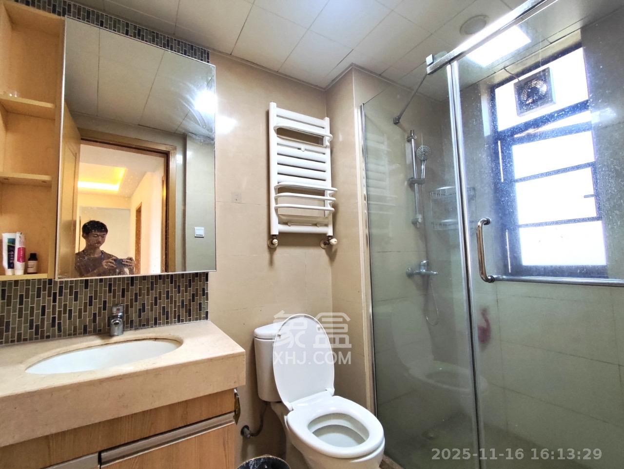 珠江郦城探香里 3室2厅1卫 2300.0元/月 珠江郦城探香里 3室2厅1卫 2300.0元/月室内图