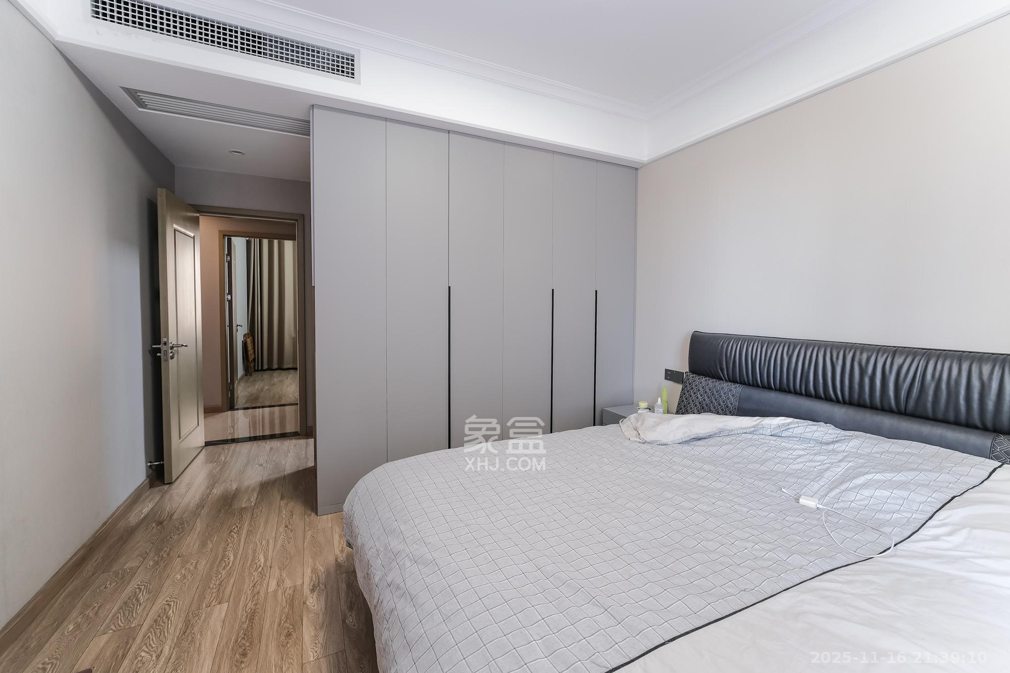 运达锦绣广场  4室2厅2卫    159.8万卧室