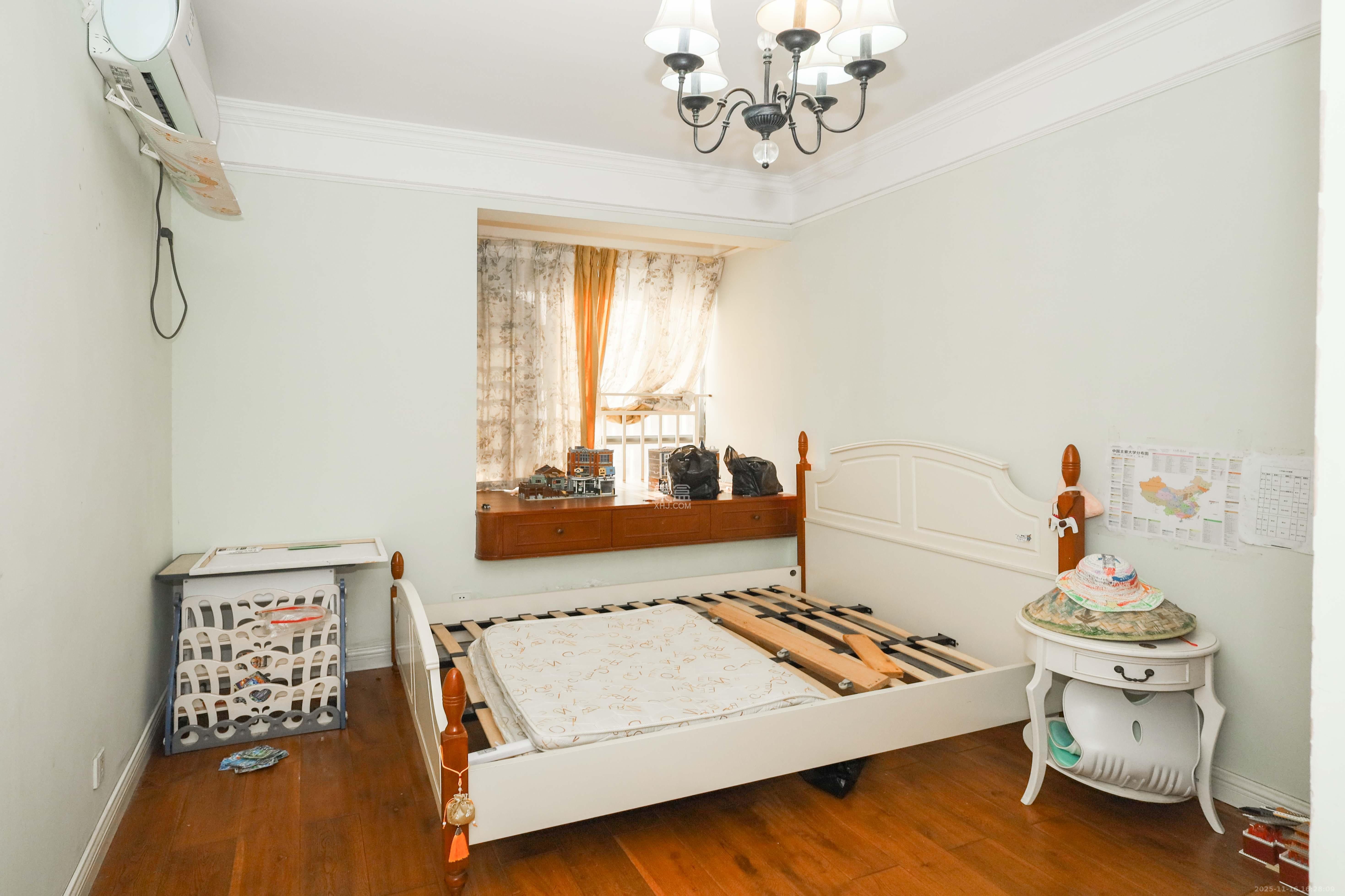 保利麓谷林语C区  4室2厅1卫    120.0万卧室