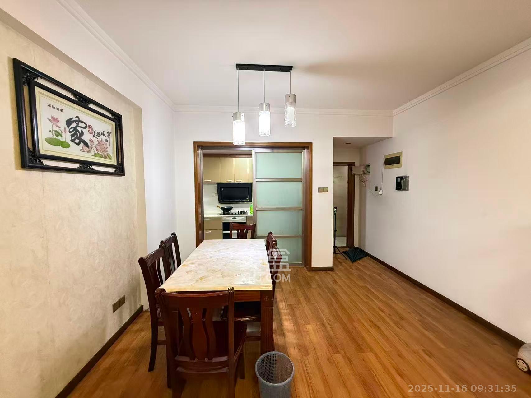 新城新世界一二三期  1室0厅1卫    2400.0元/月室内图