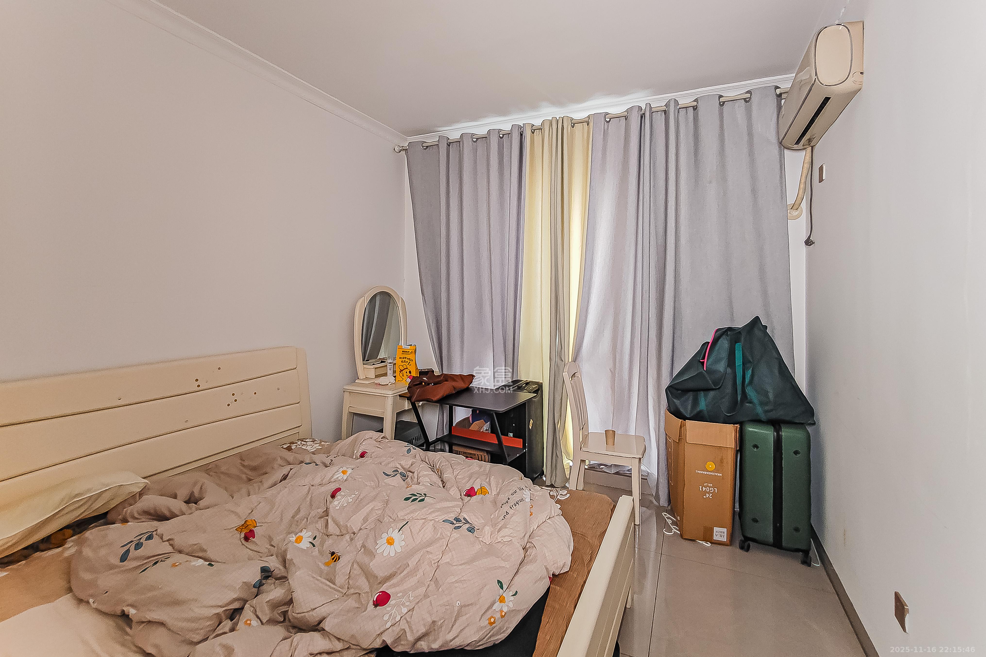 江南华府  3室2厅1卫    90.0万卧室