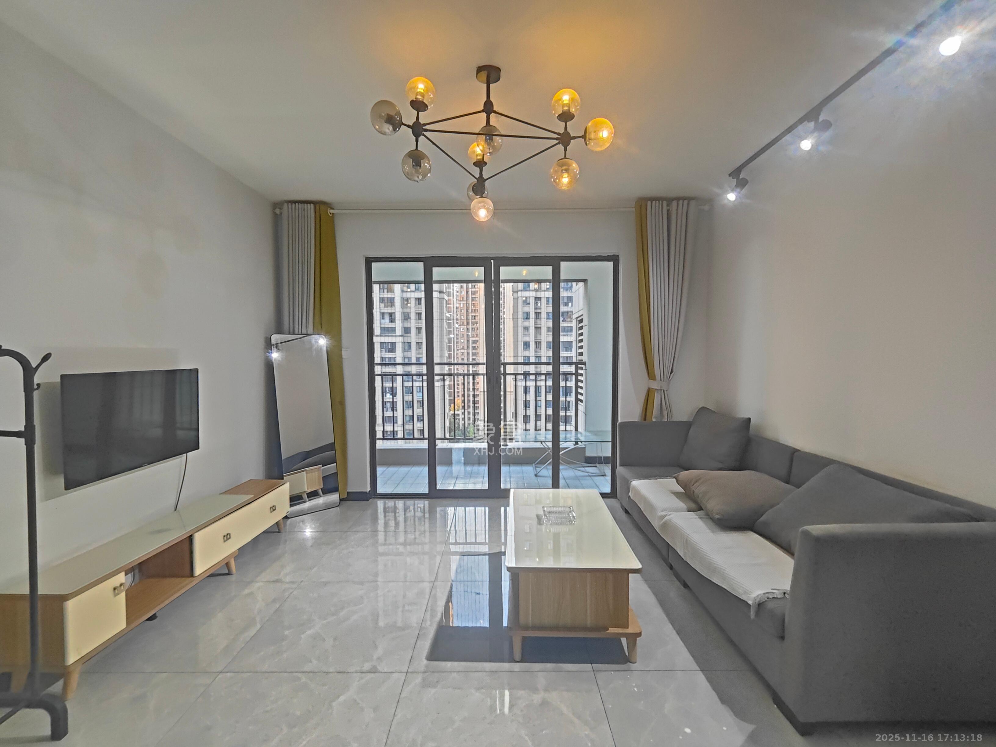 卓越浅水湾  4室2厅2卫    3200.0元/月