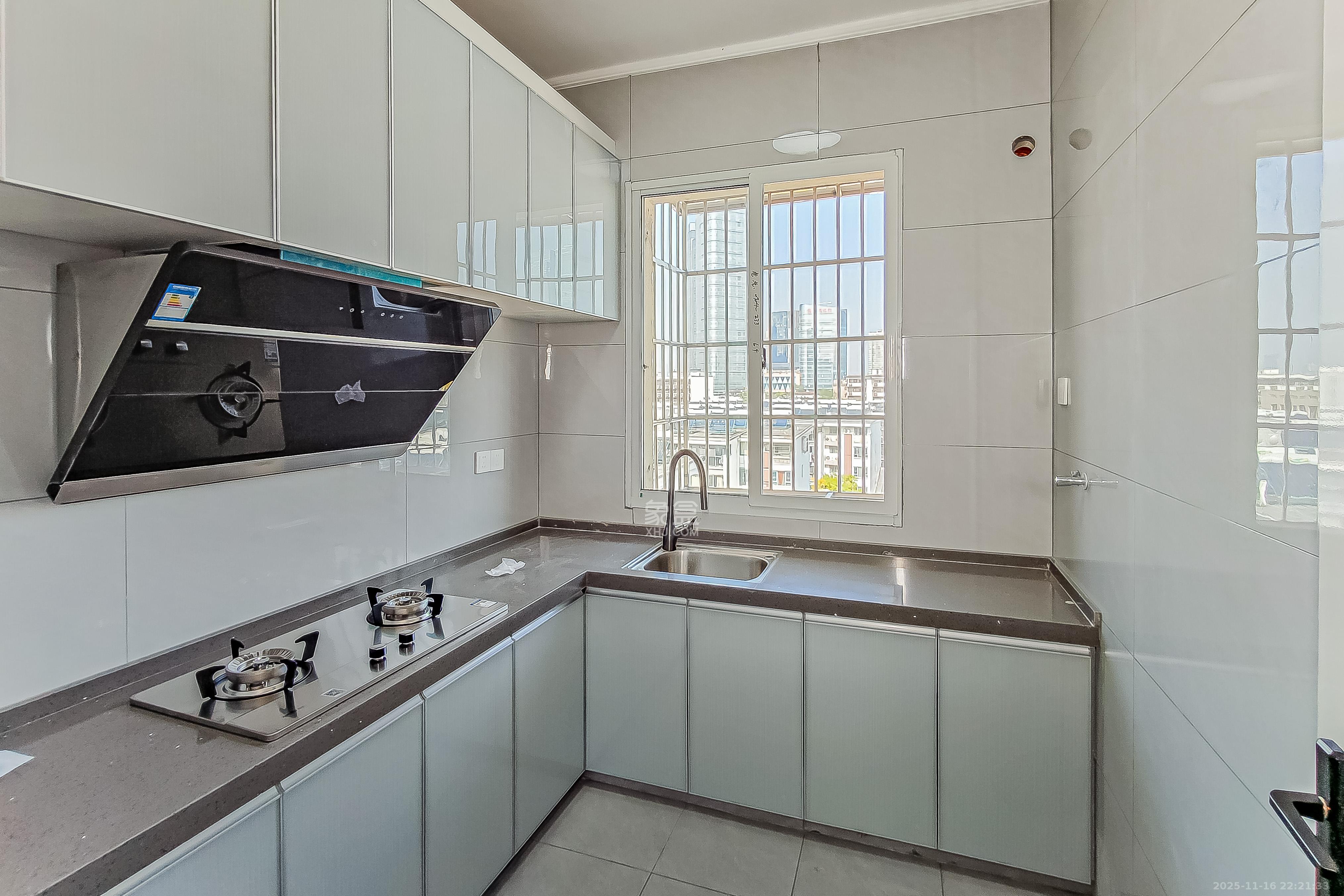 下碧湘街散盘 3室1厅1卫 122.0万 下碧湘街散盘 3室1厅1卫 122.0万厨房