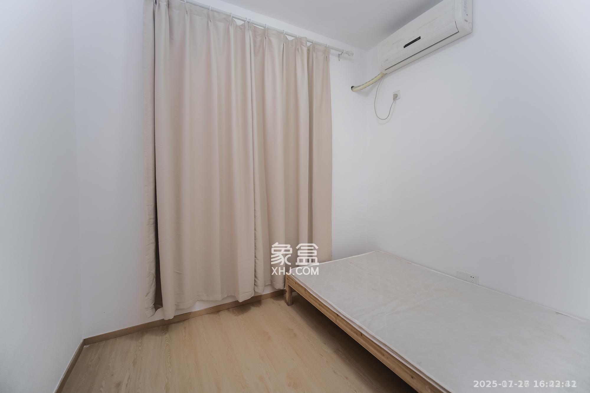 山水湾 3室2厅1卫 1600.0元/月 山水湾 3室2厅1卫 1600.0元/月室内图